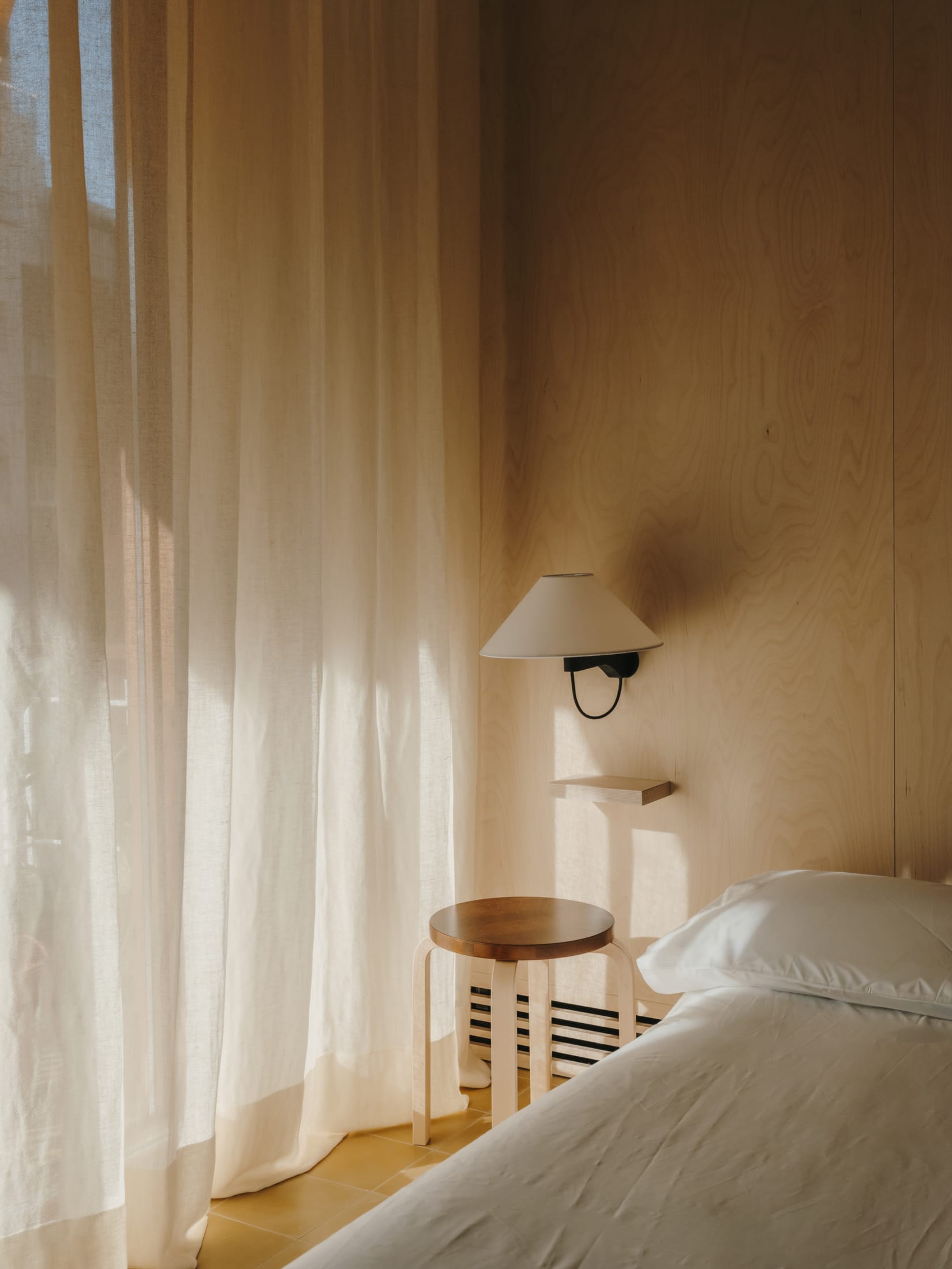 Yellowtrace Skye Maunsell Studio And Jordi Veciana Apt 21 Barcelona Home Photo Salva Lopez 07 Opt80