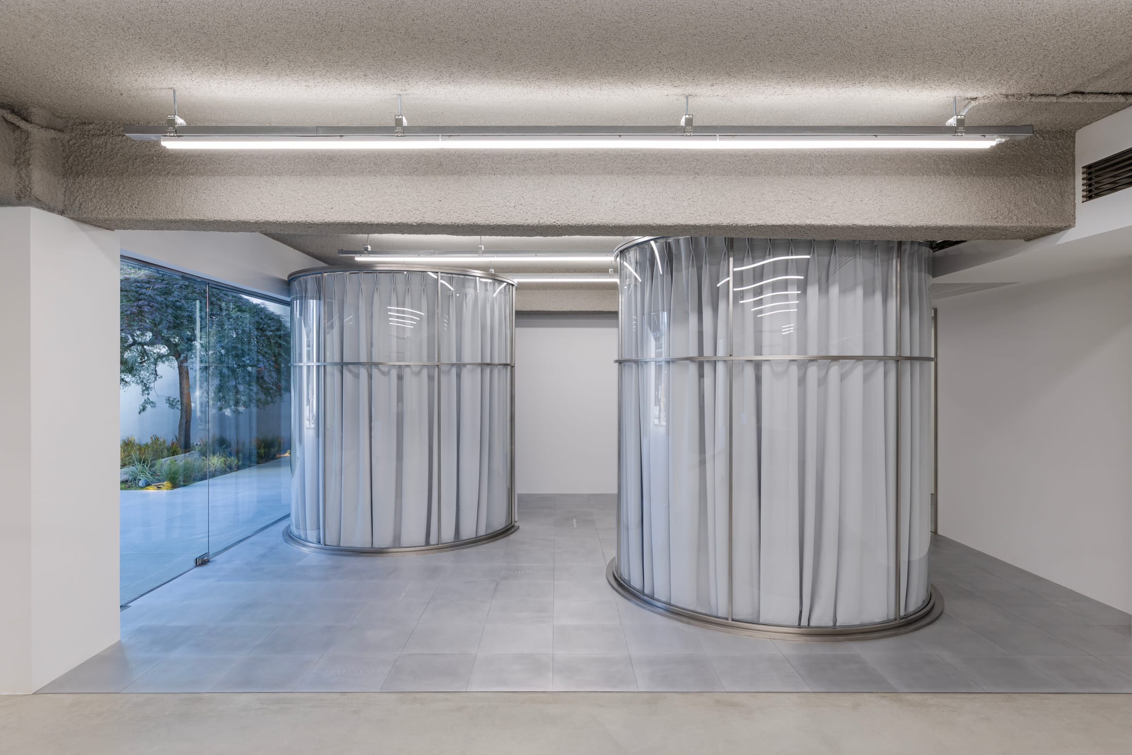 Yellowtrace Uneg Margesherwood Seoul Flagship Store Fashion Retail Interior Design Photo Hshm2357 09 Opt80