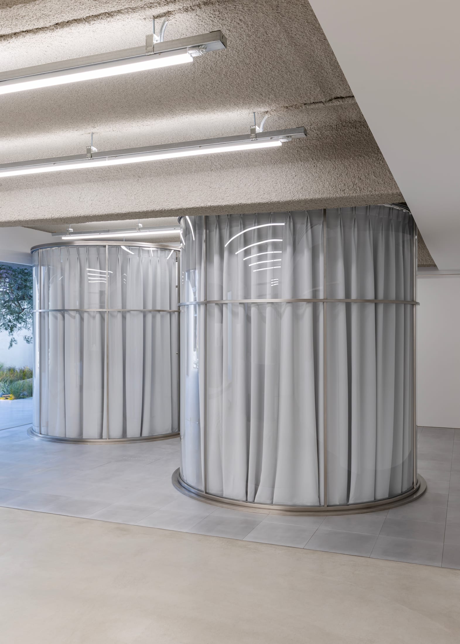 Yellowtrace Uneg Margesherwood Seoul Flagship Store Fashion Retail Interior Design Photo Hshm2357 11 Opt80