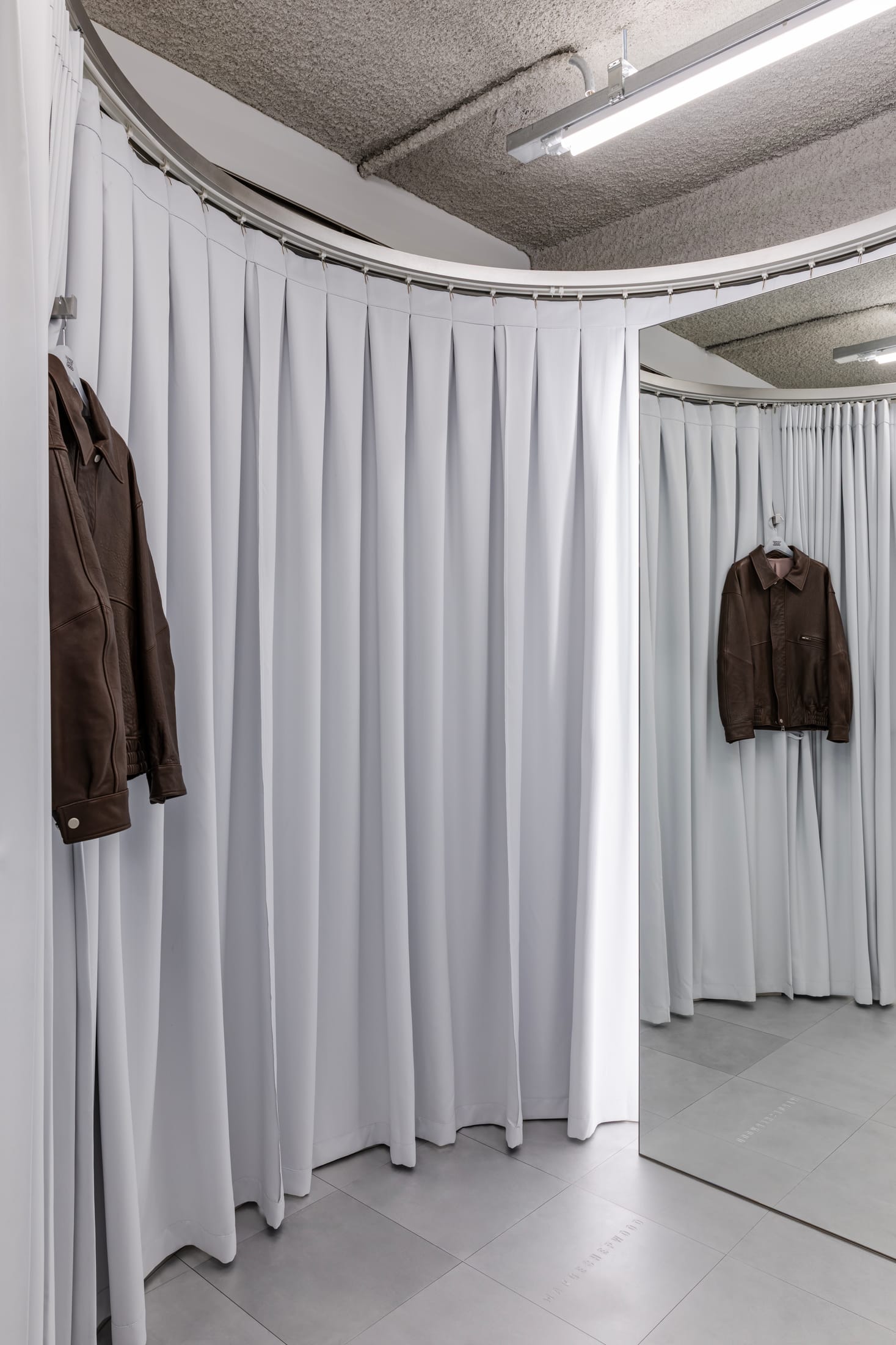 Yellowtrace Uneg Margesherwood Seoul Flagship Store Fashion Retail Interior Design Photo Hshm2357 14 Opt80
