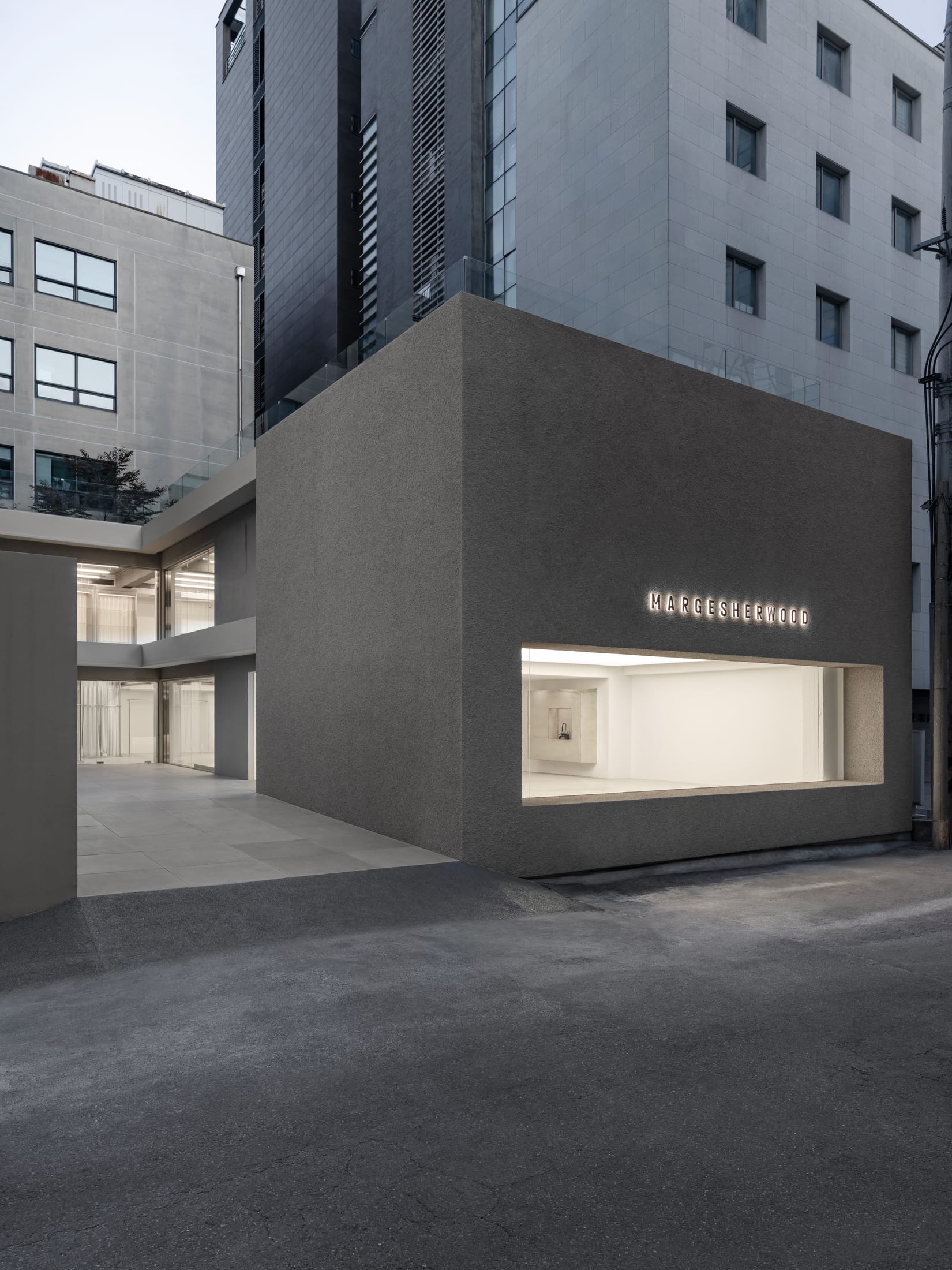 Yellowtrace Uneg Margesherwood Seoul Flagship Store Fashion Retail Interior Design Photo Hshm2357 23 Opt80