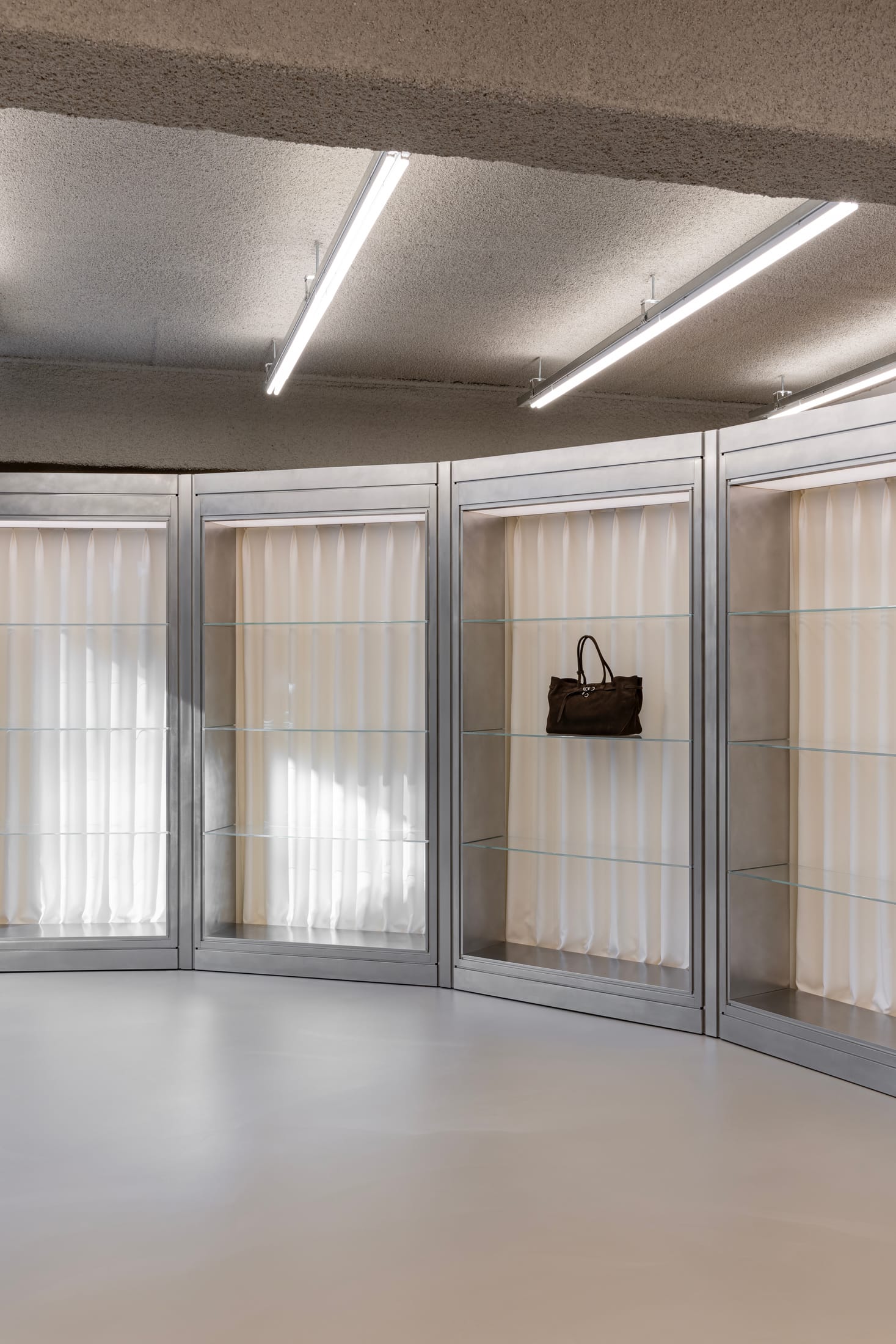 Yellowtrace Uneg Margesherwood Seoul Flagship Store Fashion Retail Interior Design Photo Hshm2357 24 Opt80