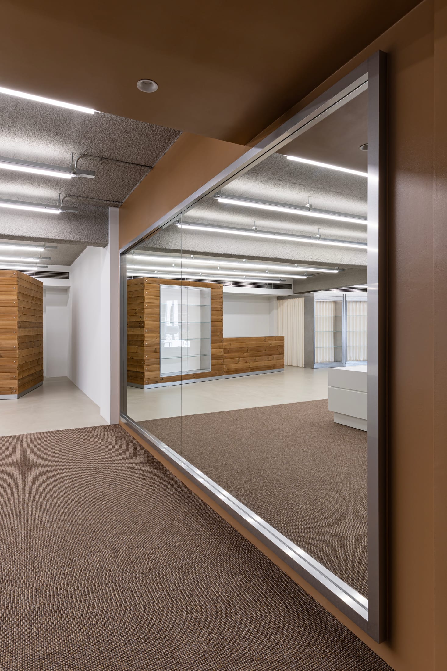 Yellowtrace Uneg Margesherwood Seoul Flagship Store Fashion Retail Interior Design Photo Hshm2357 31 Opt80