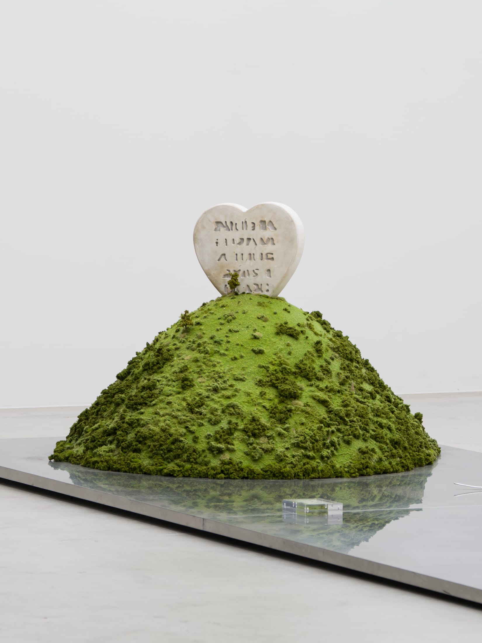 Yellowtrace Uneg Margesherwood Seoul Flagship Store Installations 02 Opt80