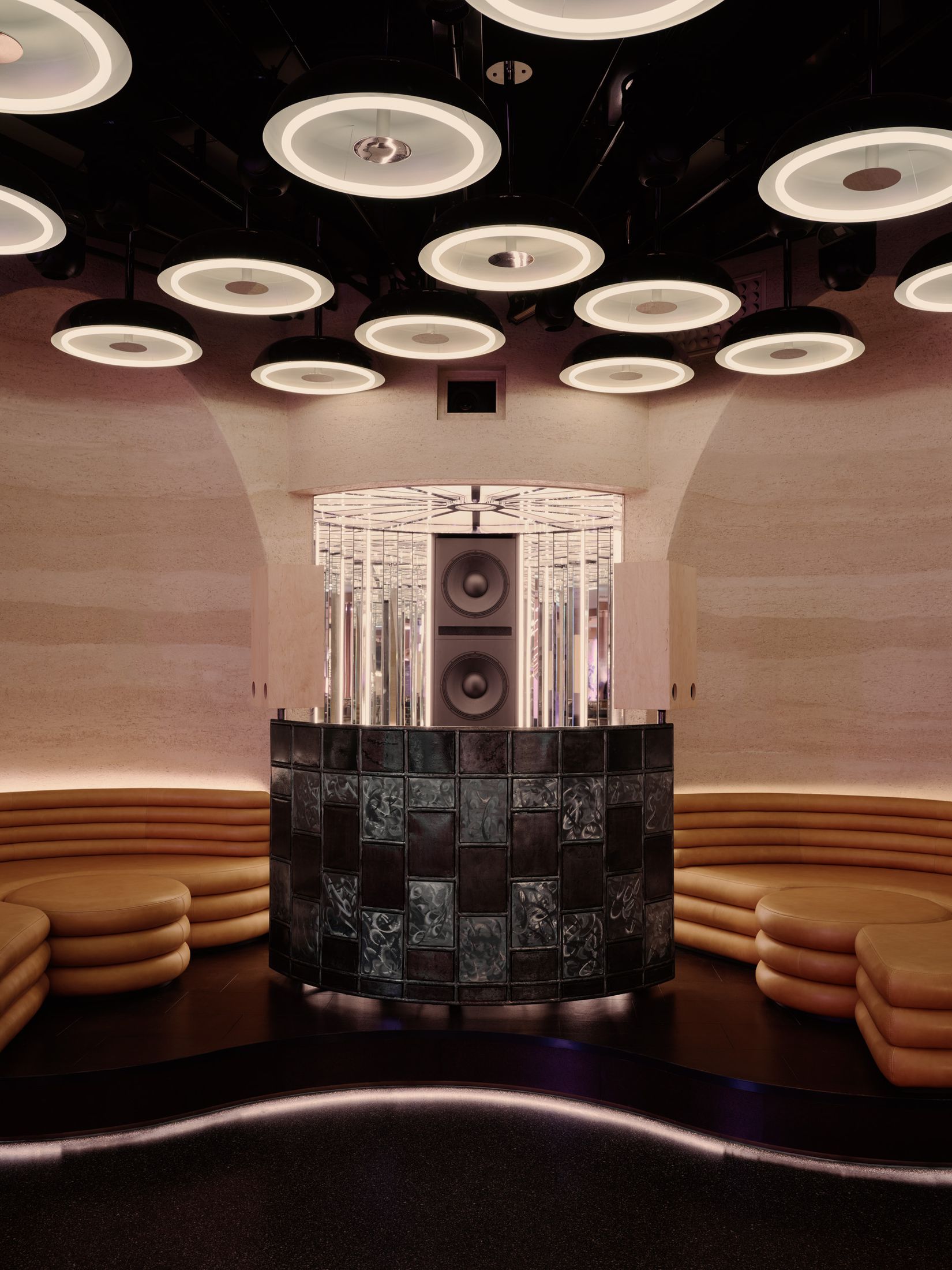 Yellowtrace Studio Karhard Play At Chalet African Gstaad Nightclub Photo Robert Rieger 16 Opt80