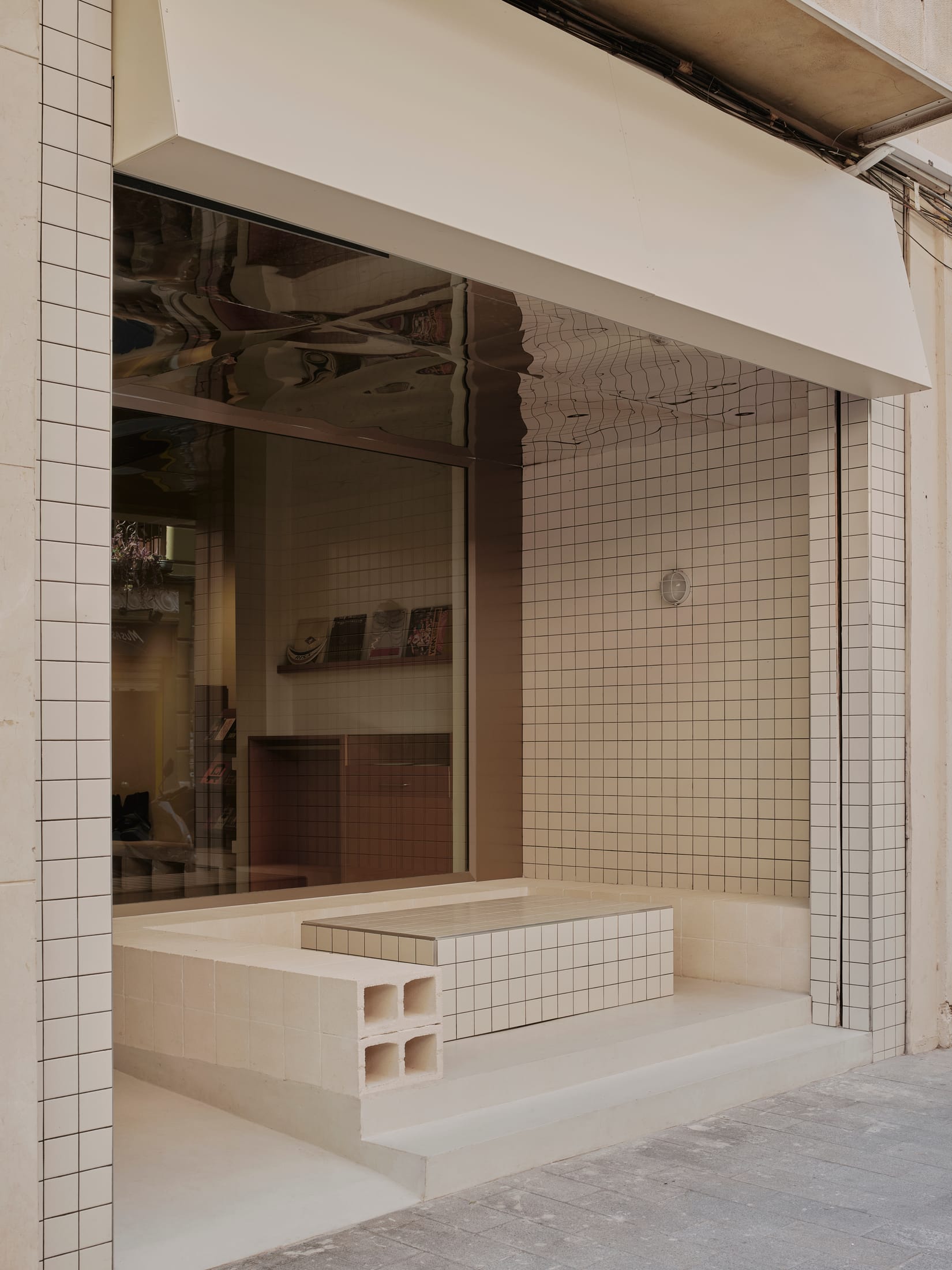 Yellowtrace Paloma Bau And Tot Studio Sornells 21 Valencia Creative Workspace Inspired By Tokyo Architecture Photo David Zarzoso 02 Opt80