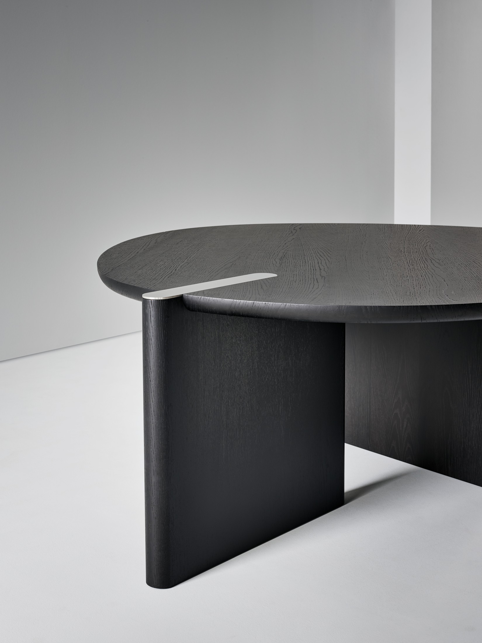 Yellowtrace 3b Bonaldoflatiron Table Round Top3 04 Opt90