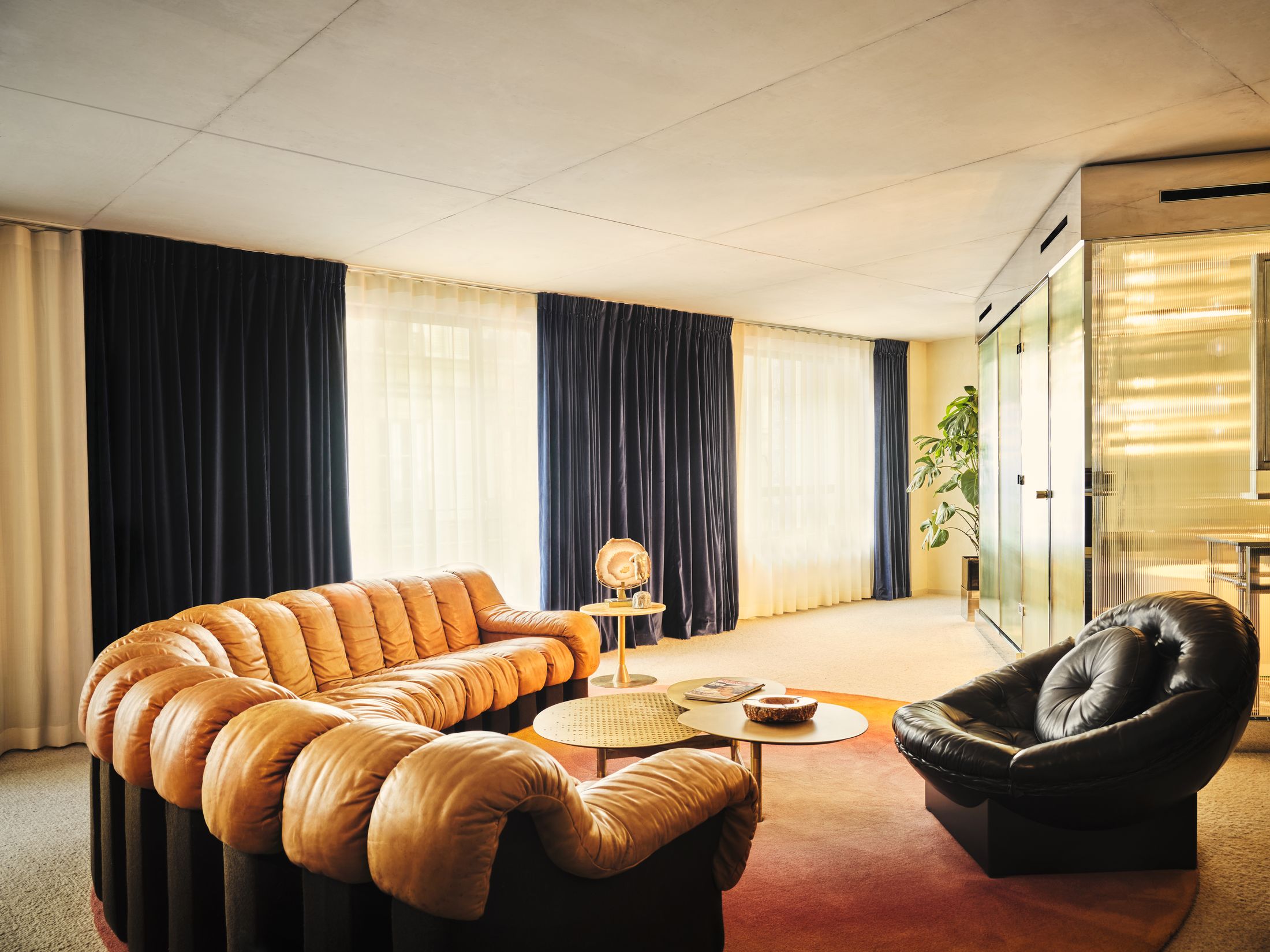 Yellowtrace Studio Ko Hotel Bus Palladium Paris Photo Matthieu Salvaing 20 Opt80