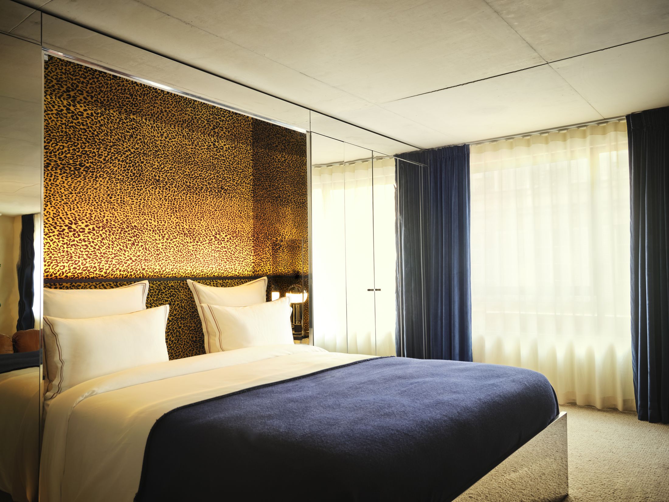 Yellowtrace Studio Ko Hotel Bus Palladium Paris Photo Matthieu Salvaing 21 Opt80