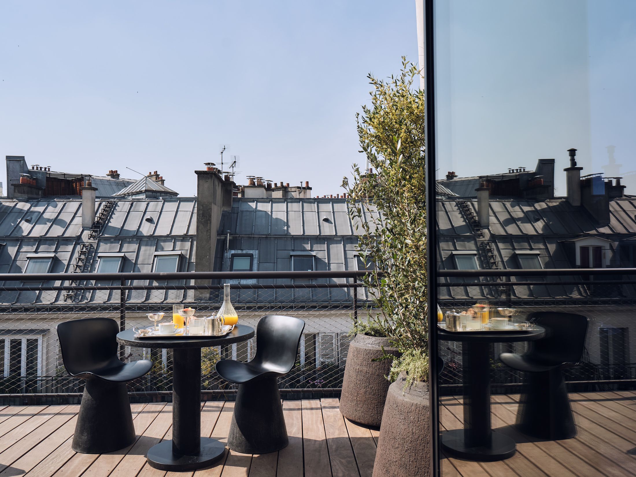 Yellowtrace Studio Ko Hotel Bus Palladium Paris Photo Matthieu Salvaing 17 Opt80