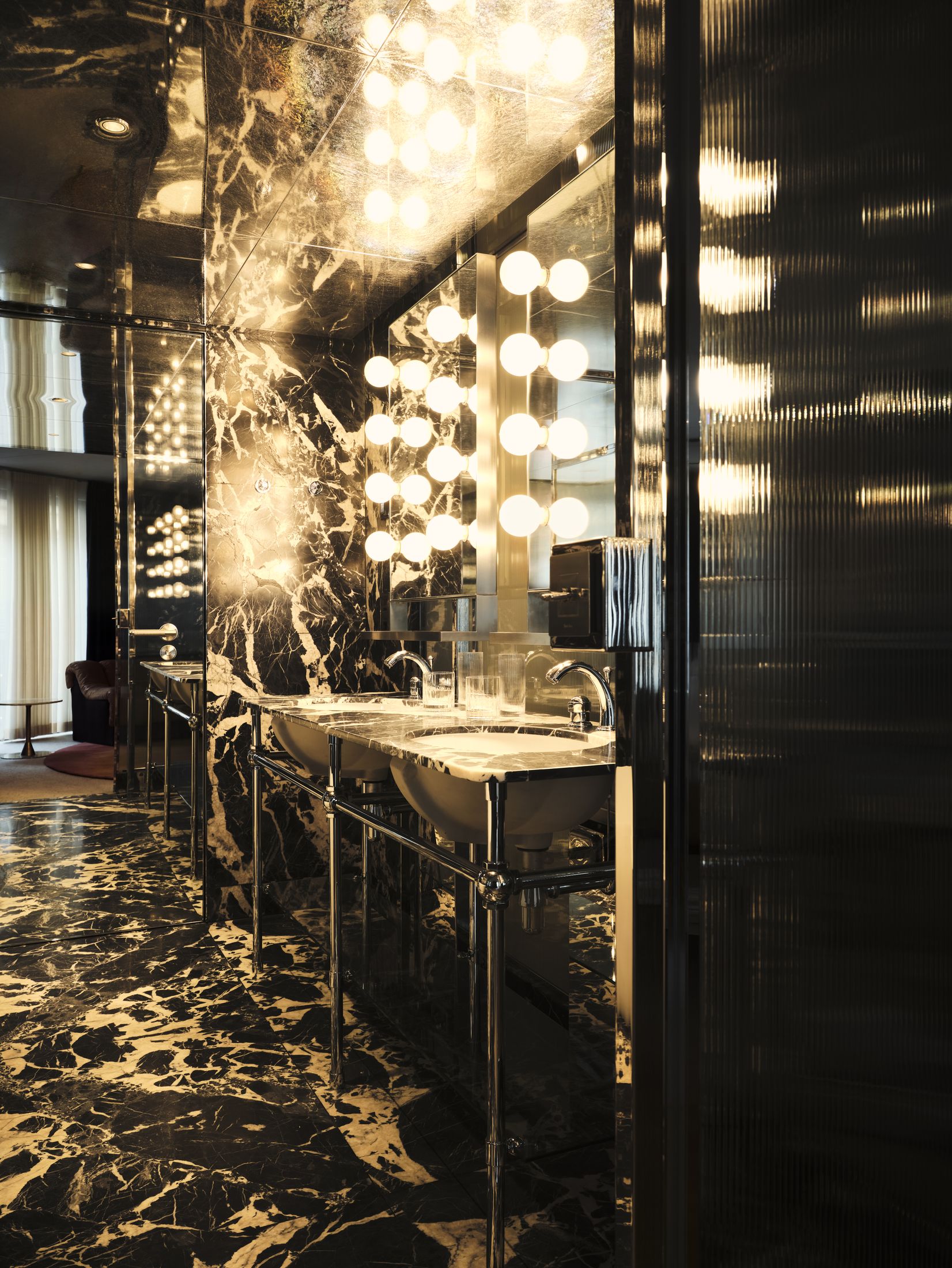 Yellowtrace Studio Ko Hotel Bus Palladium Paris Photo Matthieu Salvaing 25 Opt80