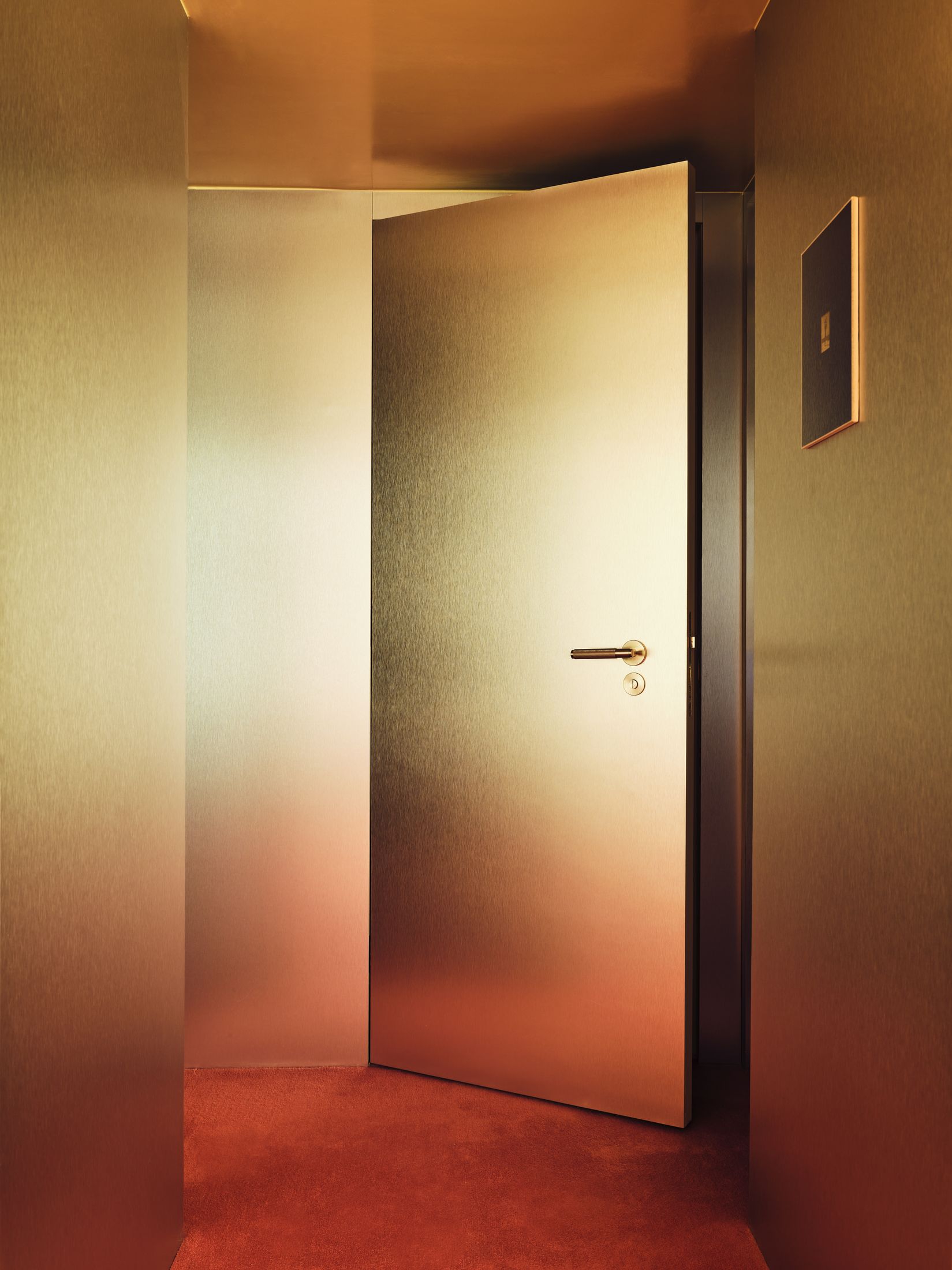 Yellowtrace Studio Ko Hotel Bus Palladium Paris Photo Matthieu Salvaing 14 Opt80