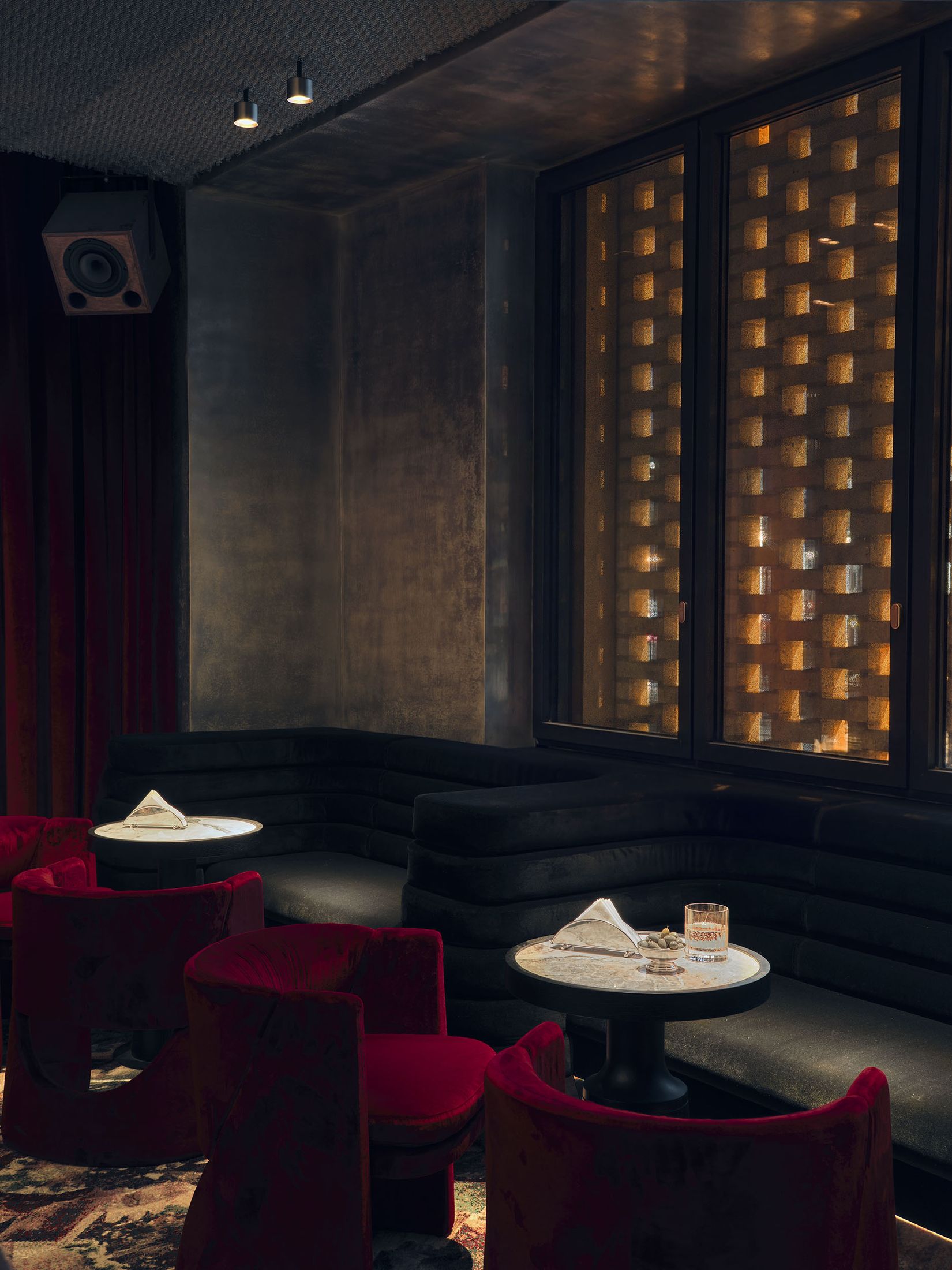 Yellowtrace Studio Ko Hotel Bus Palladium Bar Restaurant Club Photo Matthieu Salvaing 04 Opt80