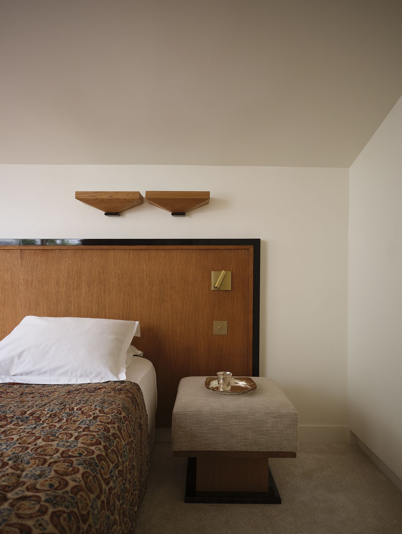 Yellowtrace Hauvette Madani Saint Georges Paris Apartment Design Photo Lucas Madani 01 Opt80