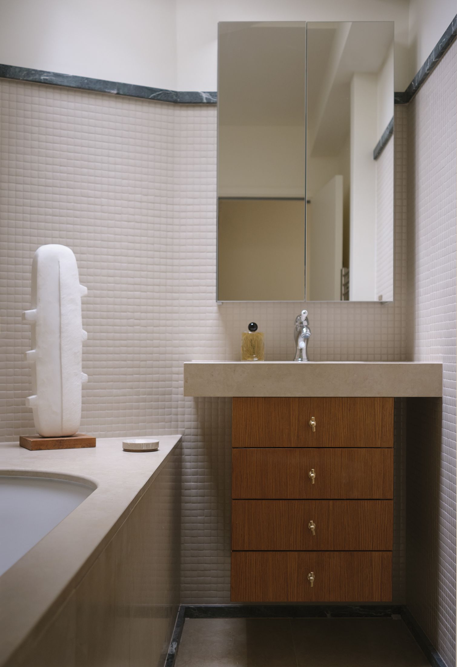 Yellowtrace Hauvette Madani Saint Georges Paris Apartment Design Photo Lucas Madani 07 Opt80
