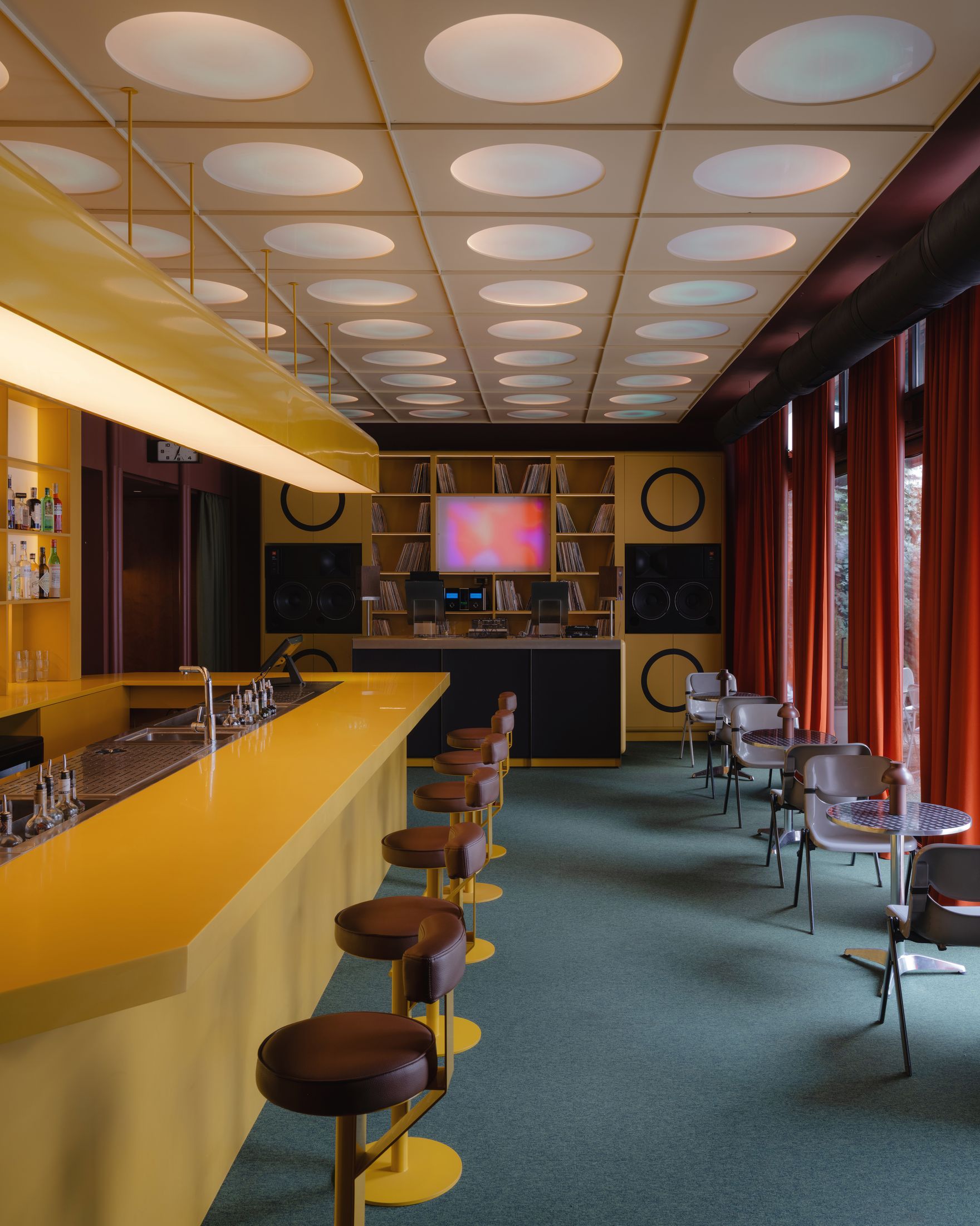 Yellowtrace Supaform Esthetic Joys Embassy Club Belgrade Serbia Photo Varvara Toplennikova 01 Opt80