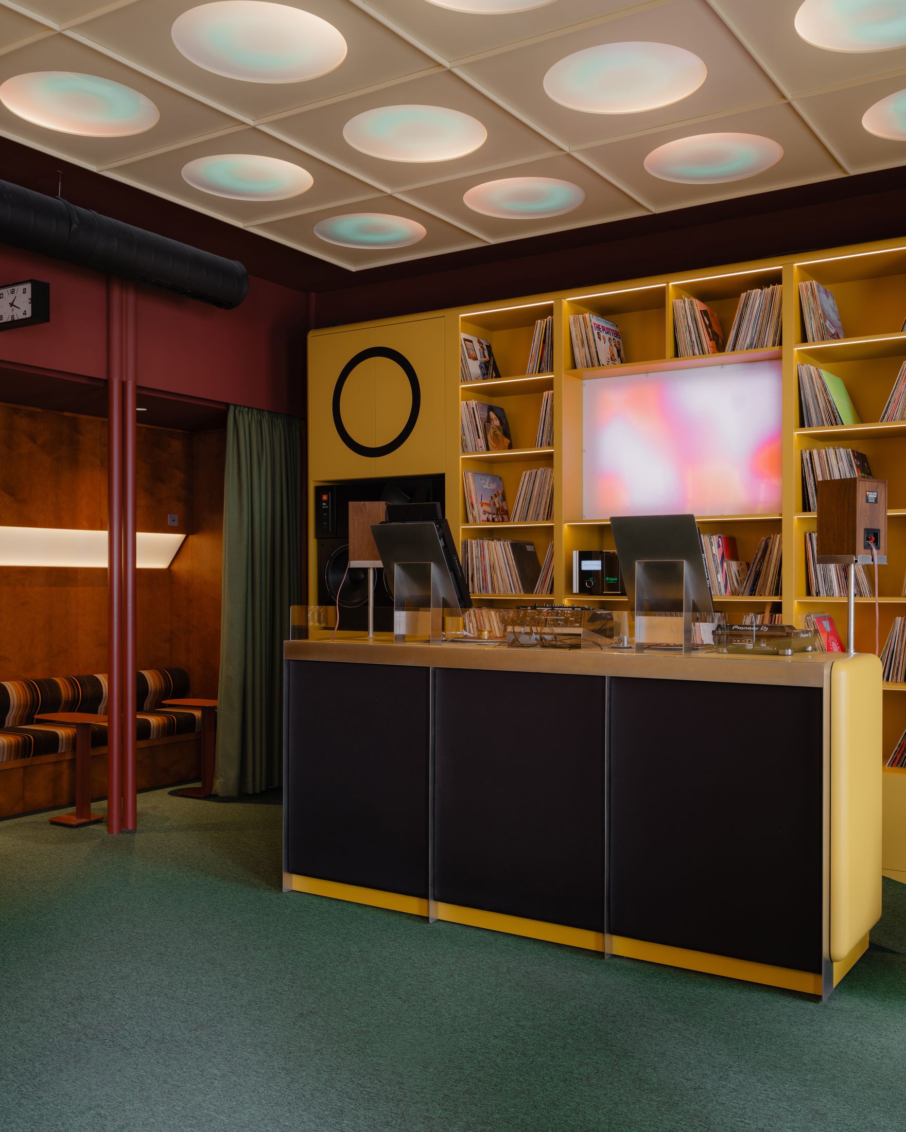 Yellowtrace Supaform Esthetic Joys Embassy Club Belgrade Serbia Photo Varvara Toplennikova 06 Opt80