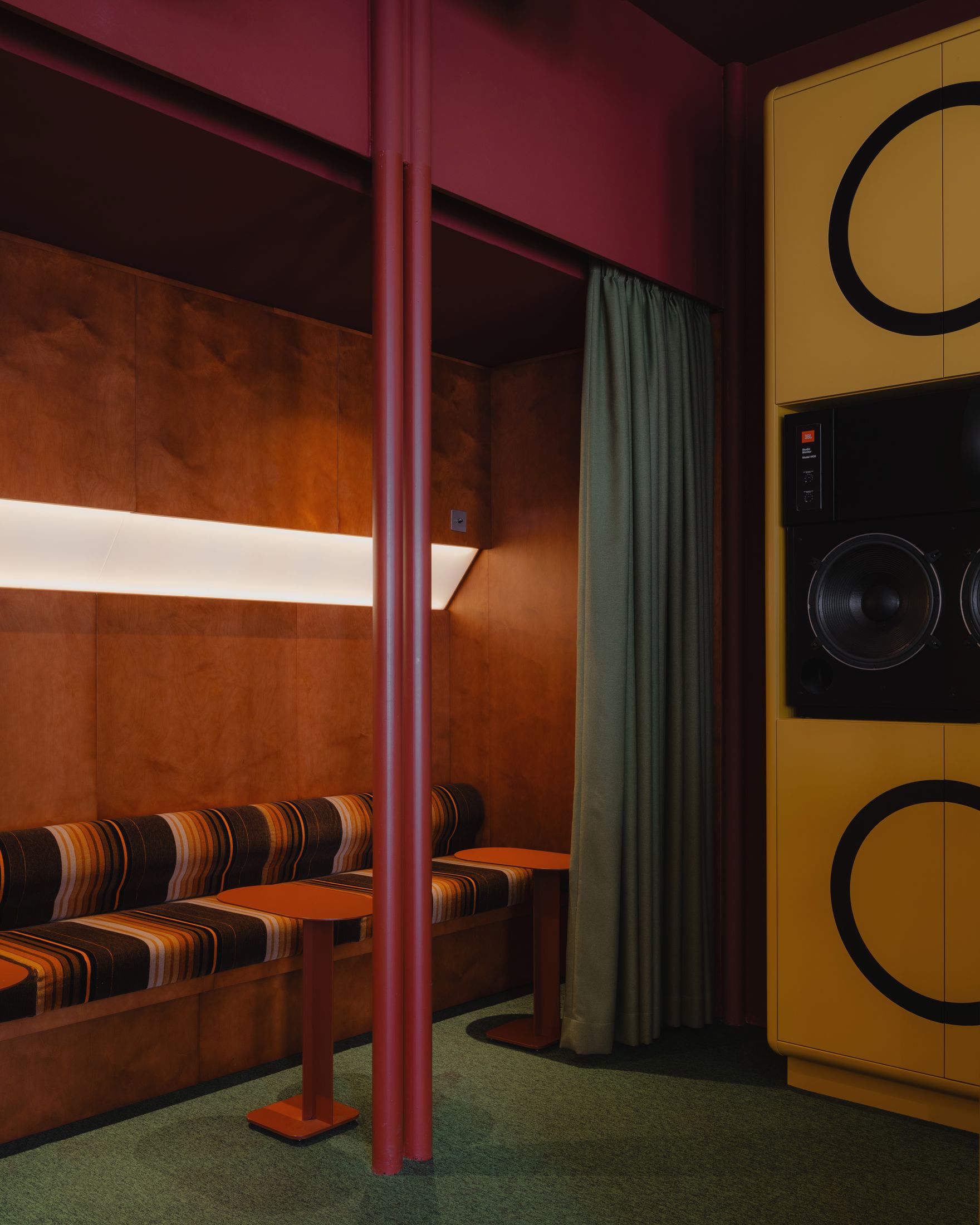 Yellowtrace Supaform Esthetic Joys Embassy Club Belgrade Serbia Photo Varvara Toplennikova 07 Opt80