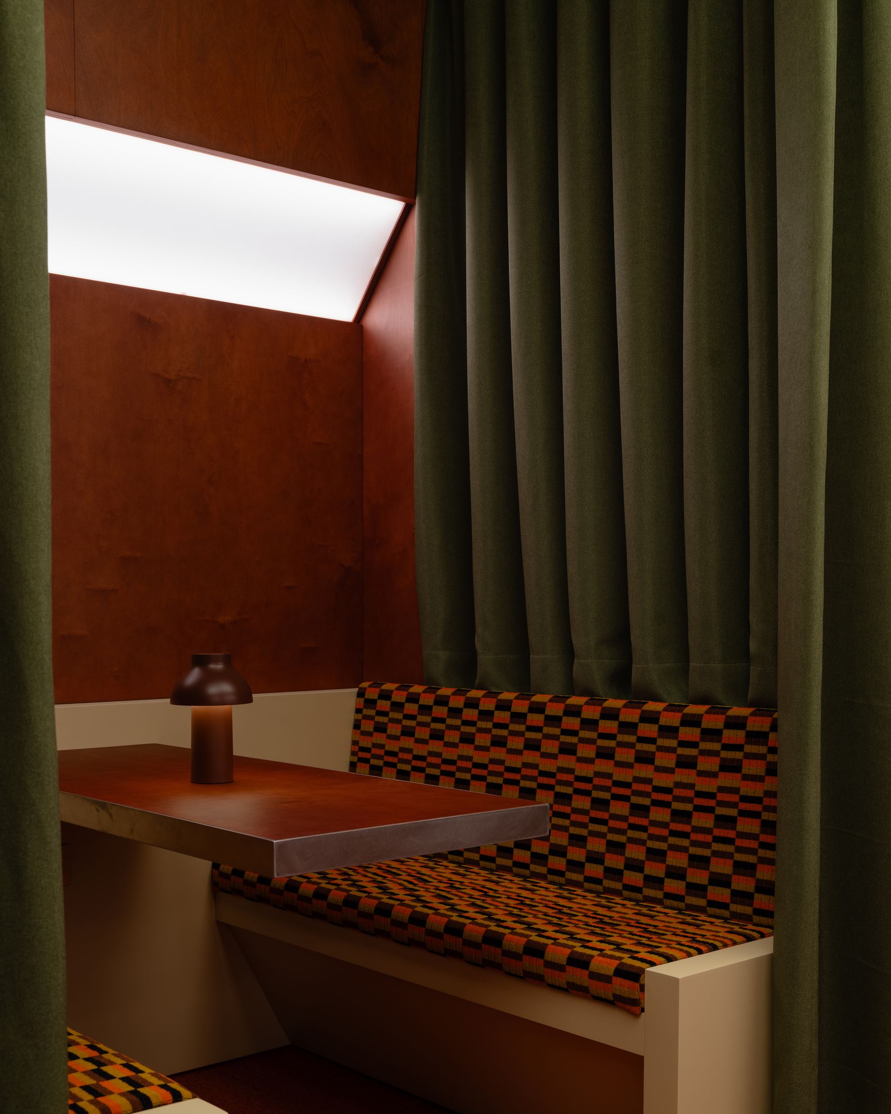 Yellowtrace Supaform Esthetic Joys Embassy Club Belgrade Serbia Photo Varvara Toplennikova 22 Opt80