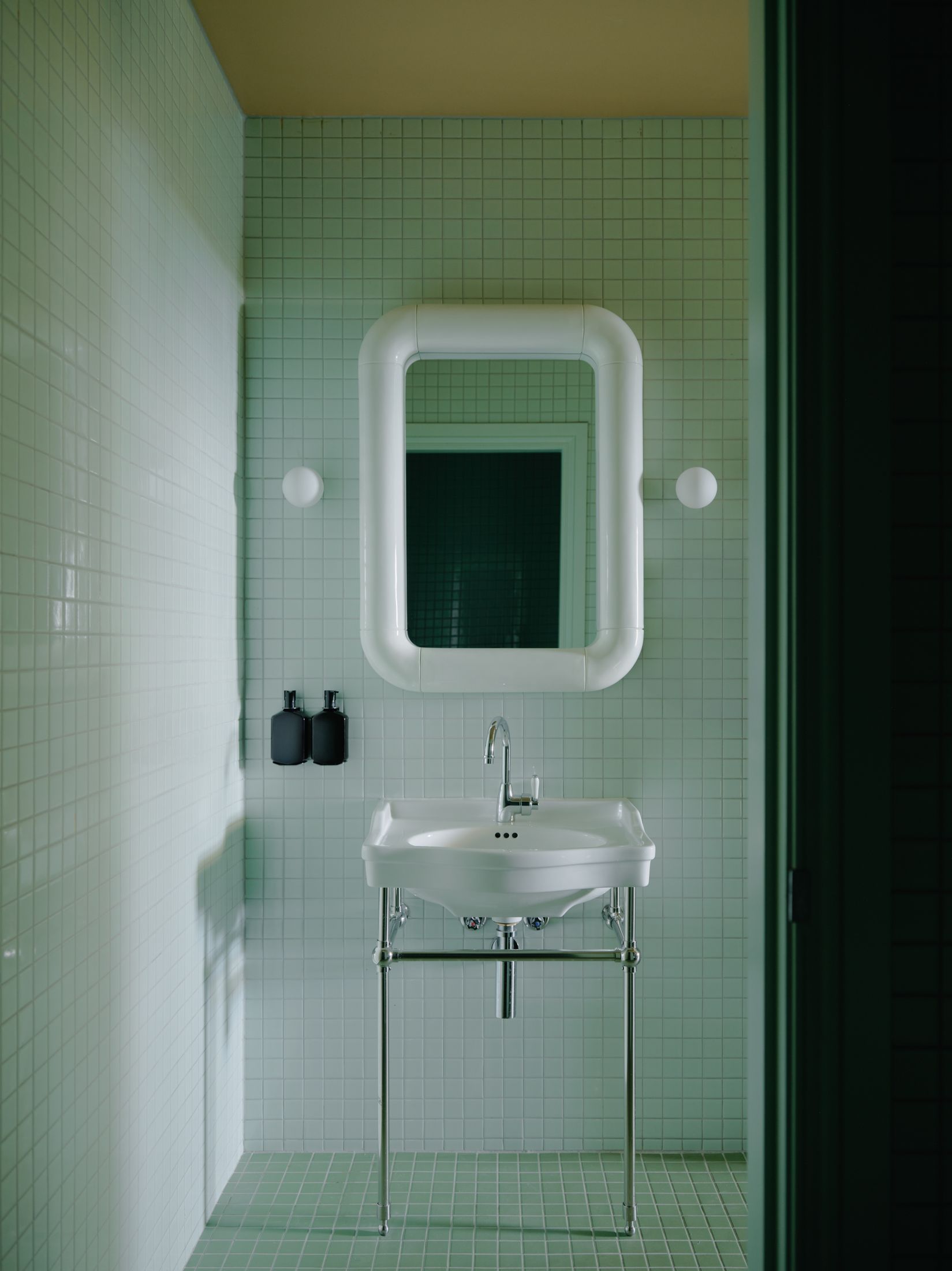Yellowtrace Pattern Studio Mobys Whale Beach Photo Tom Ross 22 Opt80