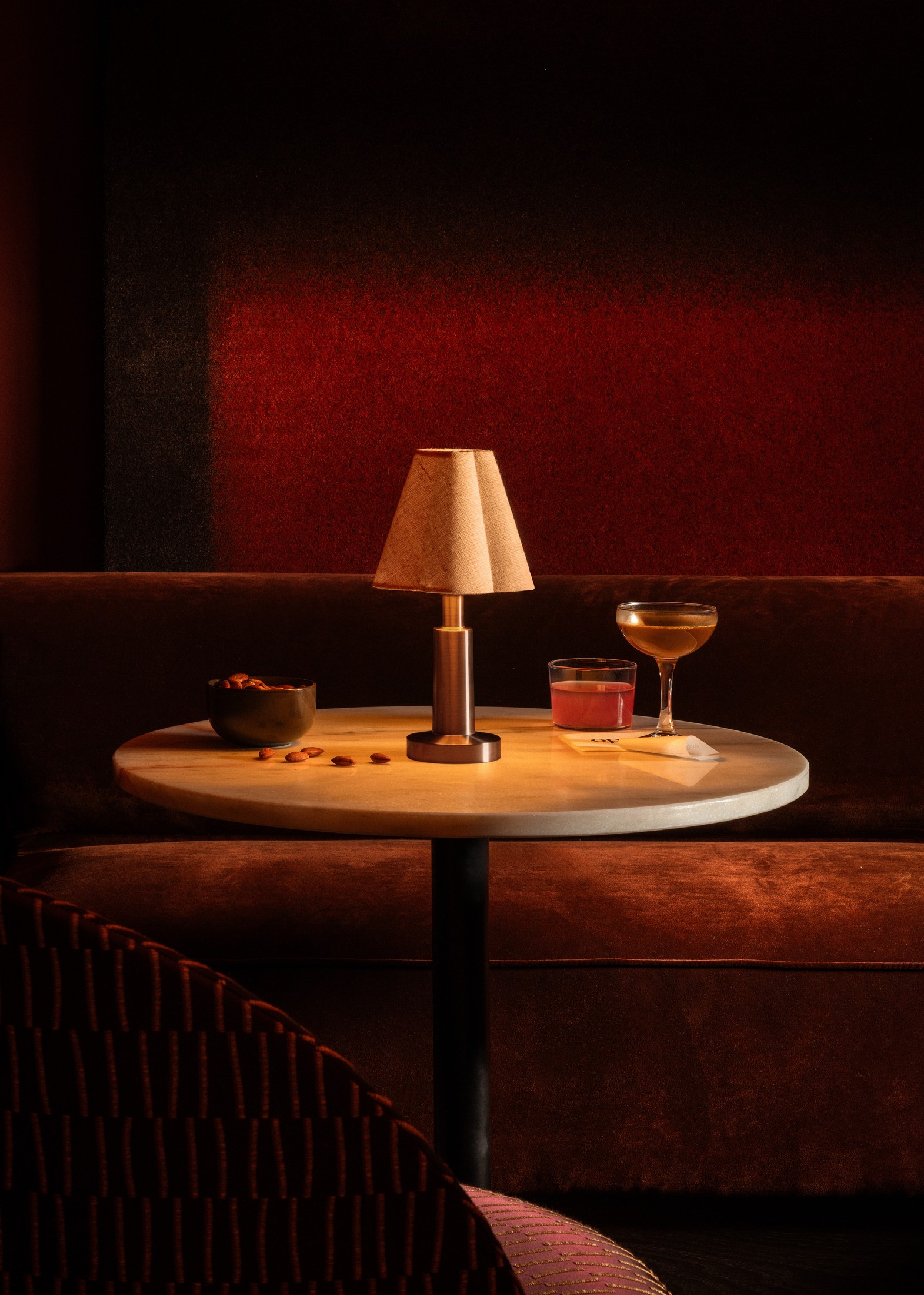 Yellowtrace Audo3daysofdesignadmiralportablelampeavediningsofaplateaunookdiningtabletearoomclubchair 02 Opt90
