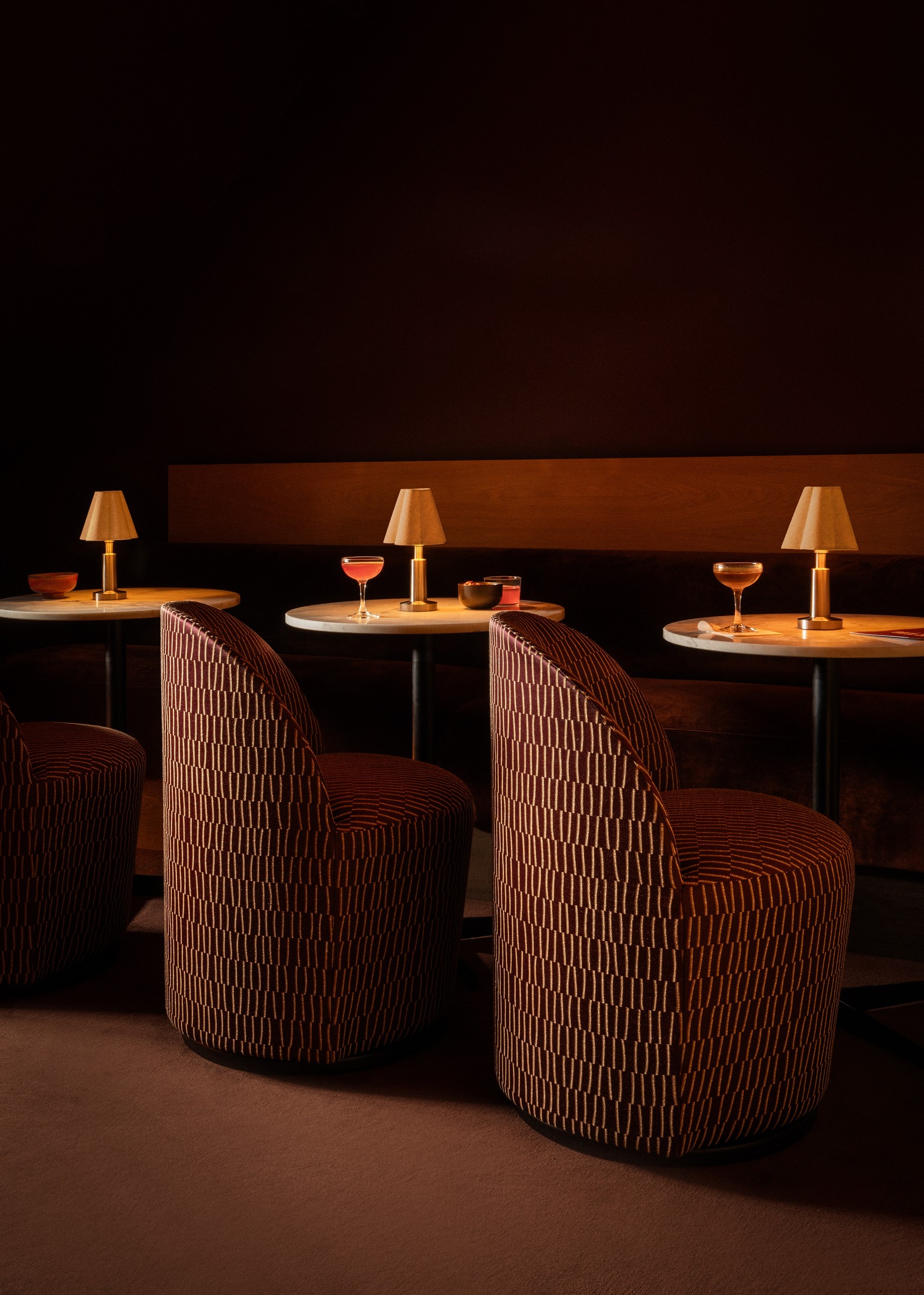 Yellowtrace Audo3daysofdesignadmiralportabletablelampeavediningsofaplateaunookdiningtabletearoomclubchair 07 Opt90