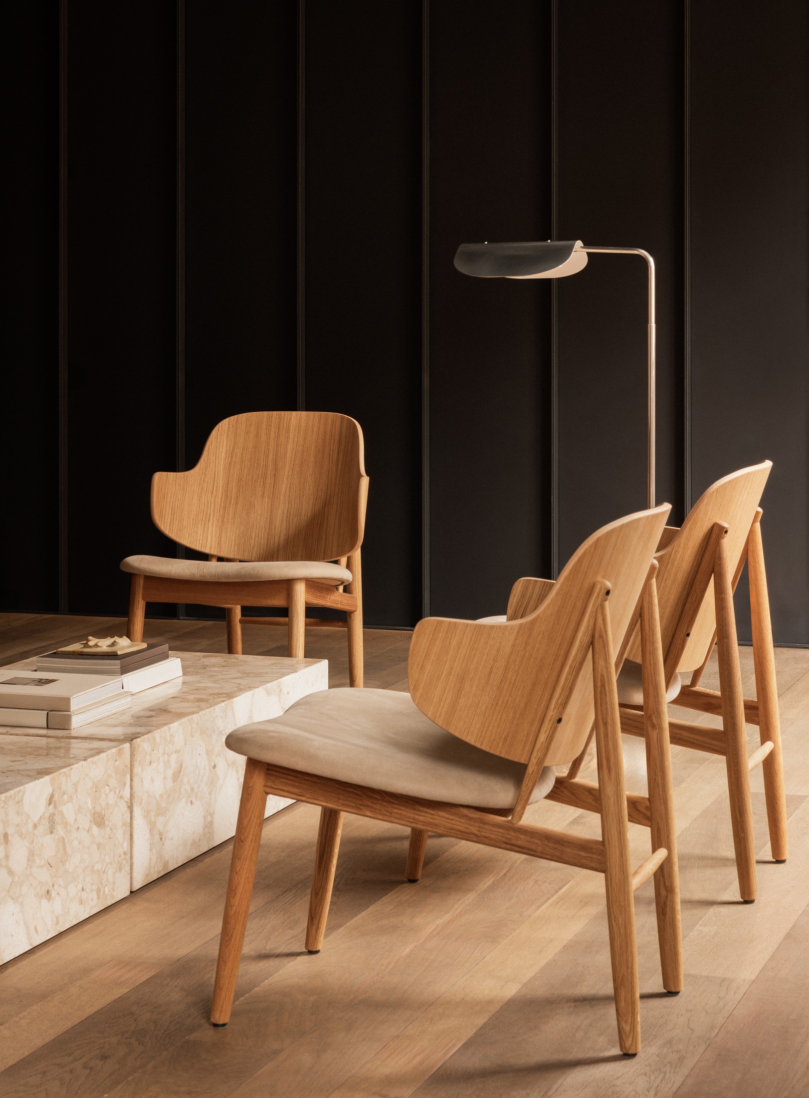 Yellowtrace Audo3daysofdesignpenguinloungecharwoodenplinthlowwingfloorlamp 24 Opt90