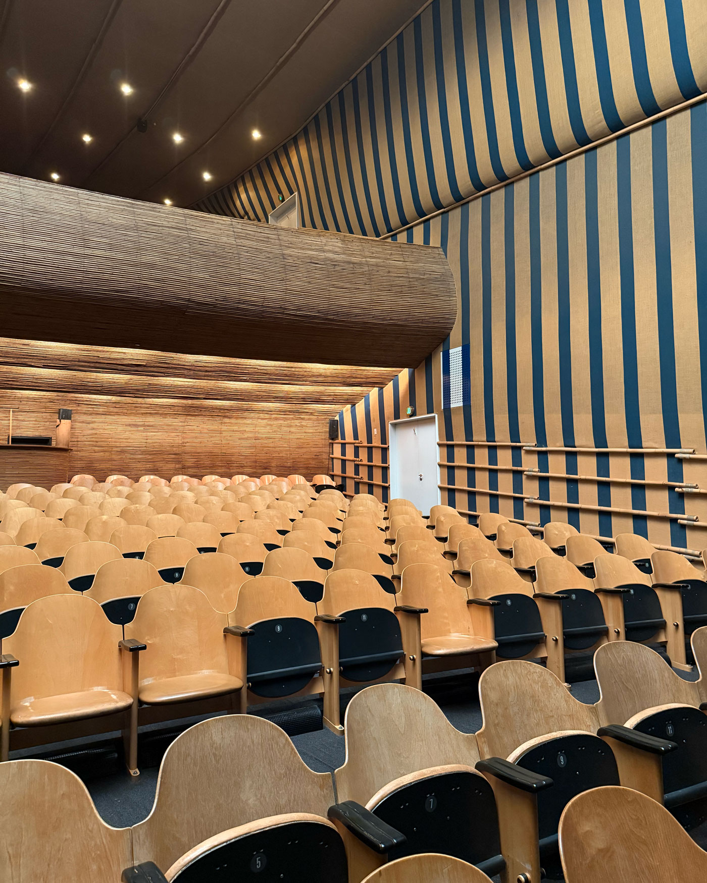 Yellowtrace Dana Tomic Hughes Bellevue Theatre Arne Jacoben Copenhagen 01