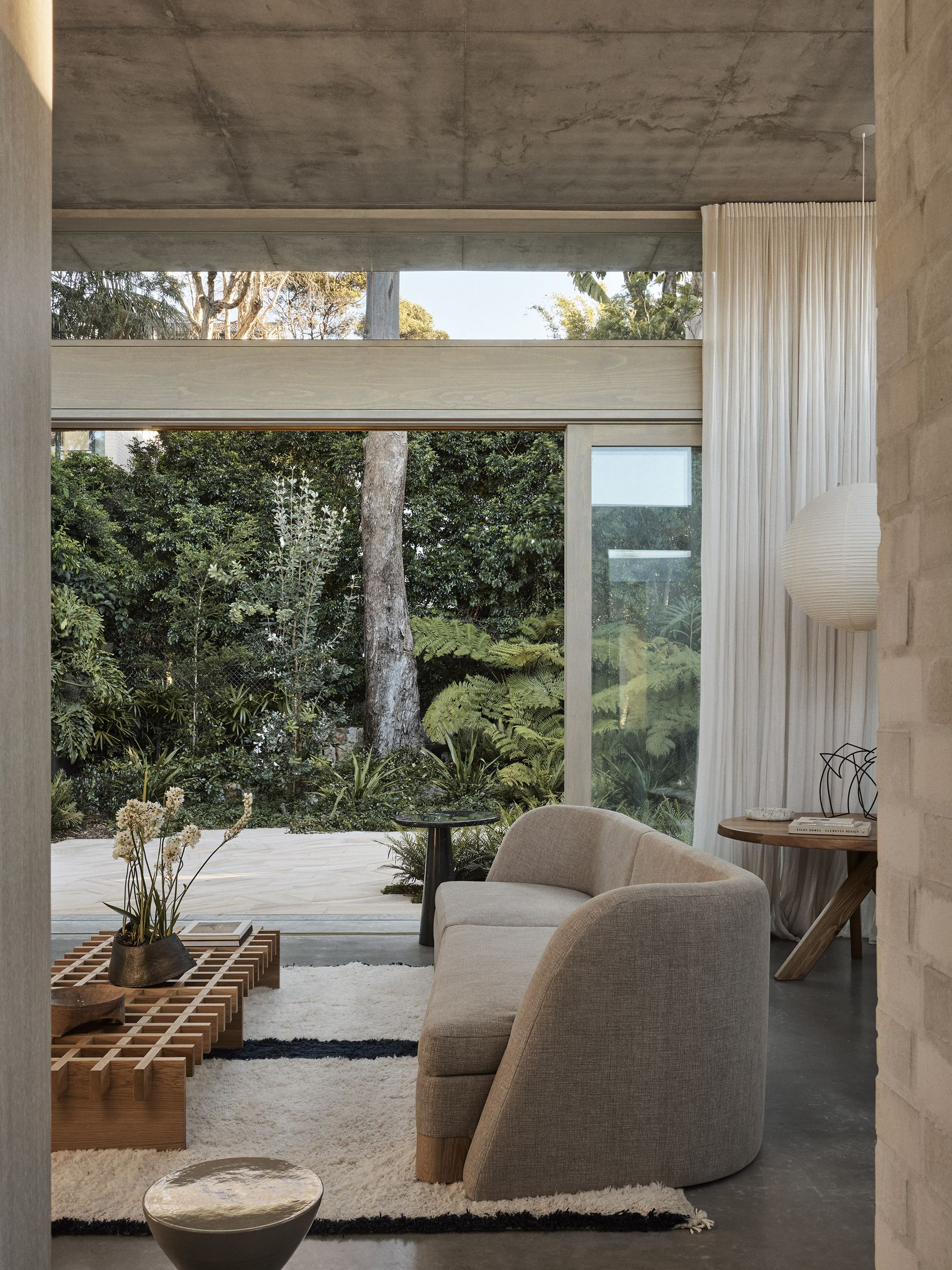 Yellowtrace Madeleine Blanchfield Architects Sculpted Bronte House Photo Anson Smart 36 Opt80