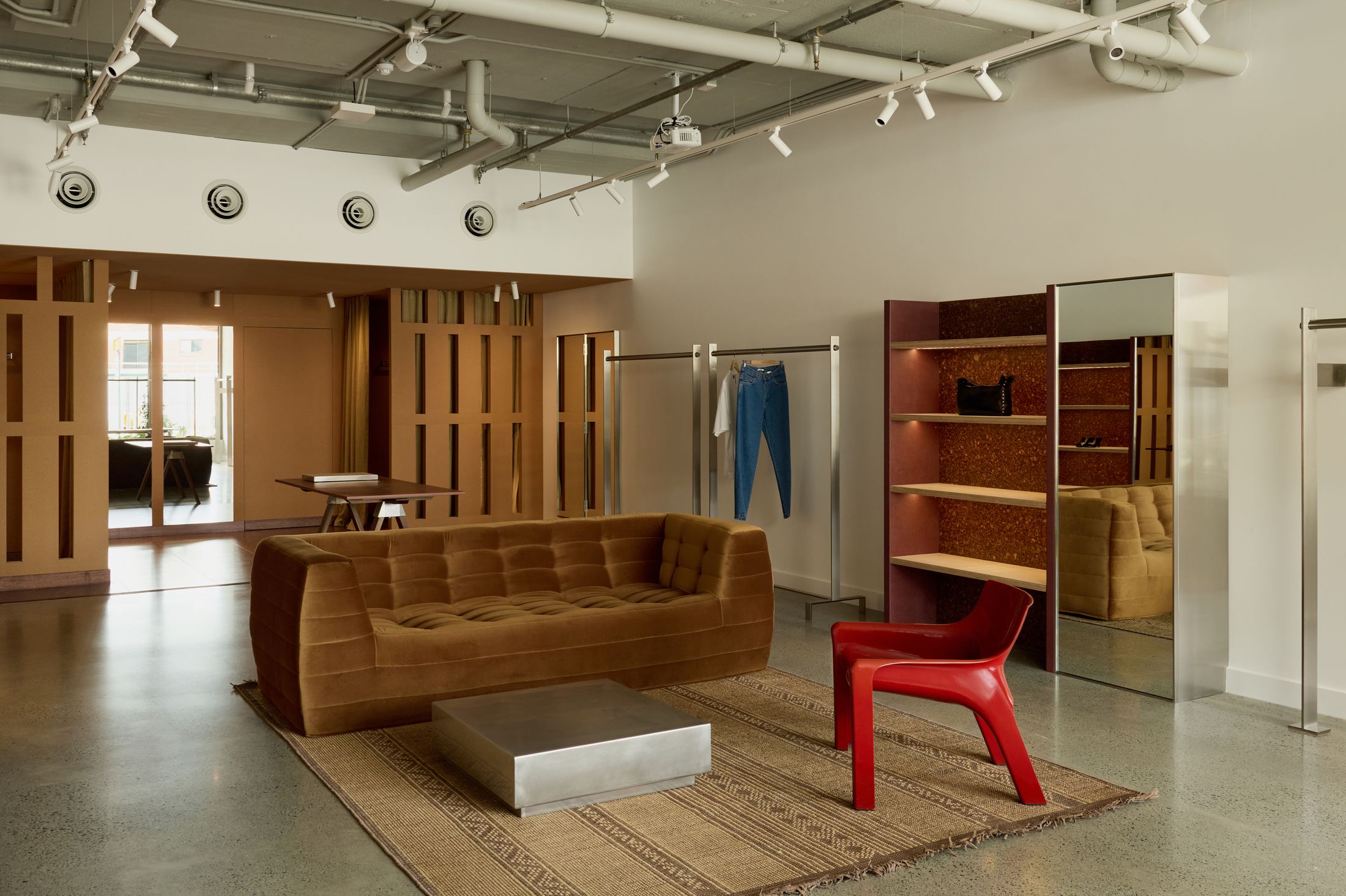 Yellowtrace Akin Atelier Bassike Byron Bay Retail Interior Design Photo Jessie Prince 07 Opt80