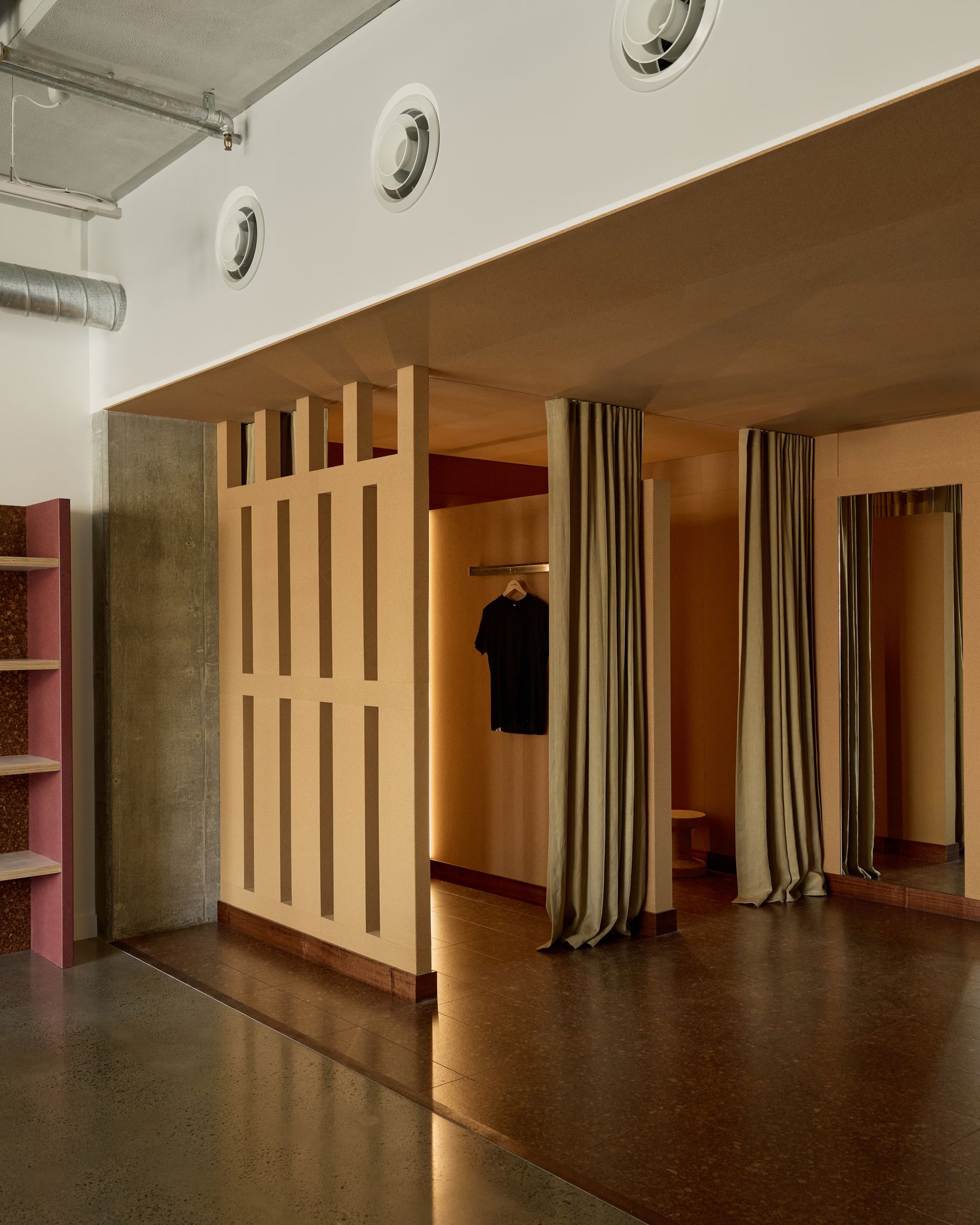 Yellowtrace Akin Atelier Bassike Byron Bay Retail Interior Design Photo Jessie Prince 10 Opt80