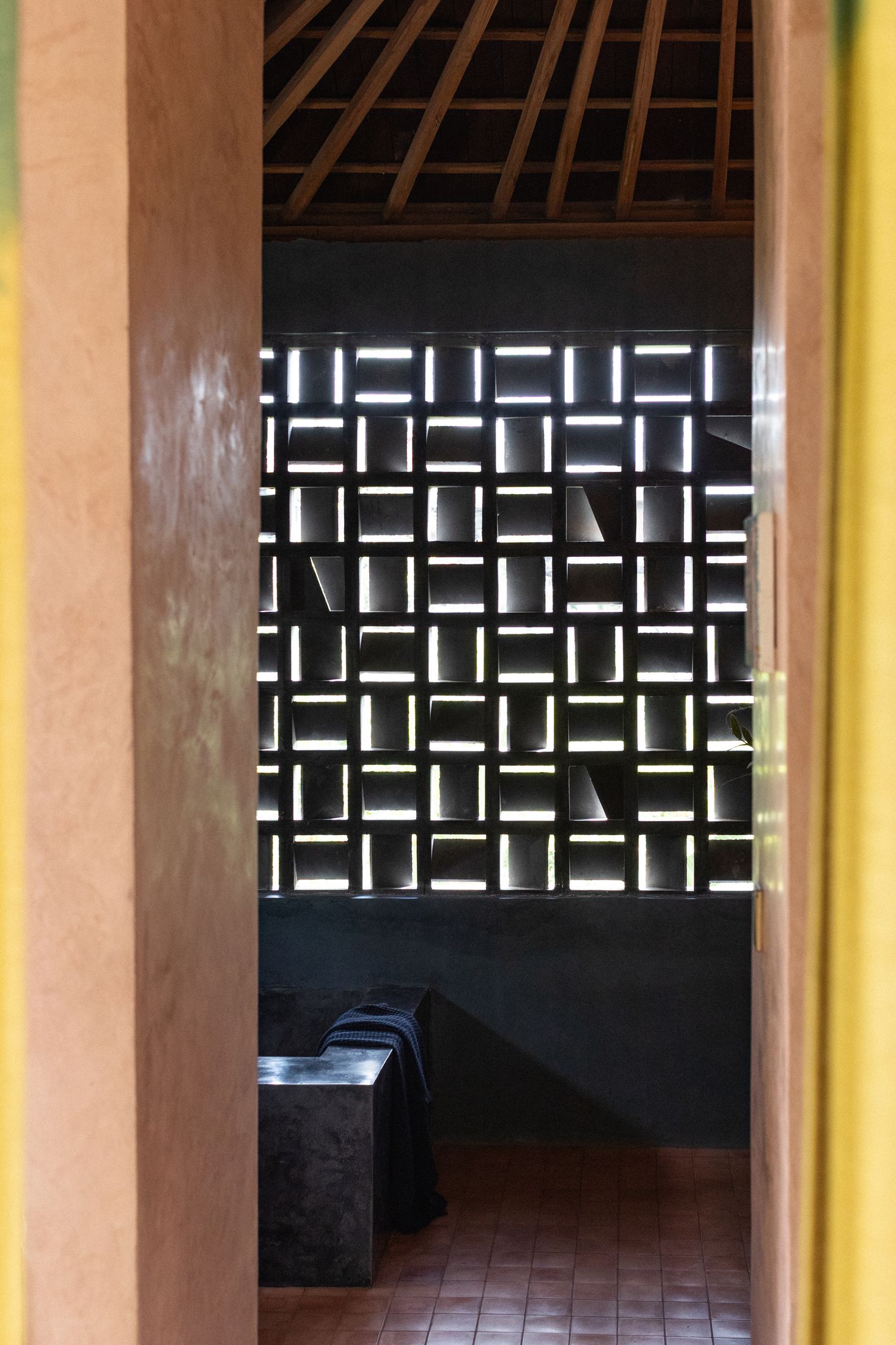 Yellowtrace Ysg Moon Gang Ubud Suite Golden Shadow Photo Tomasso Riva 05 Opt80