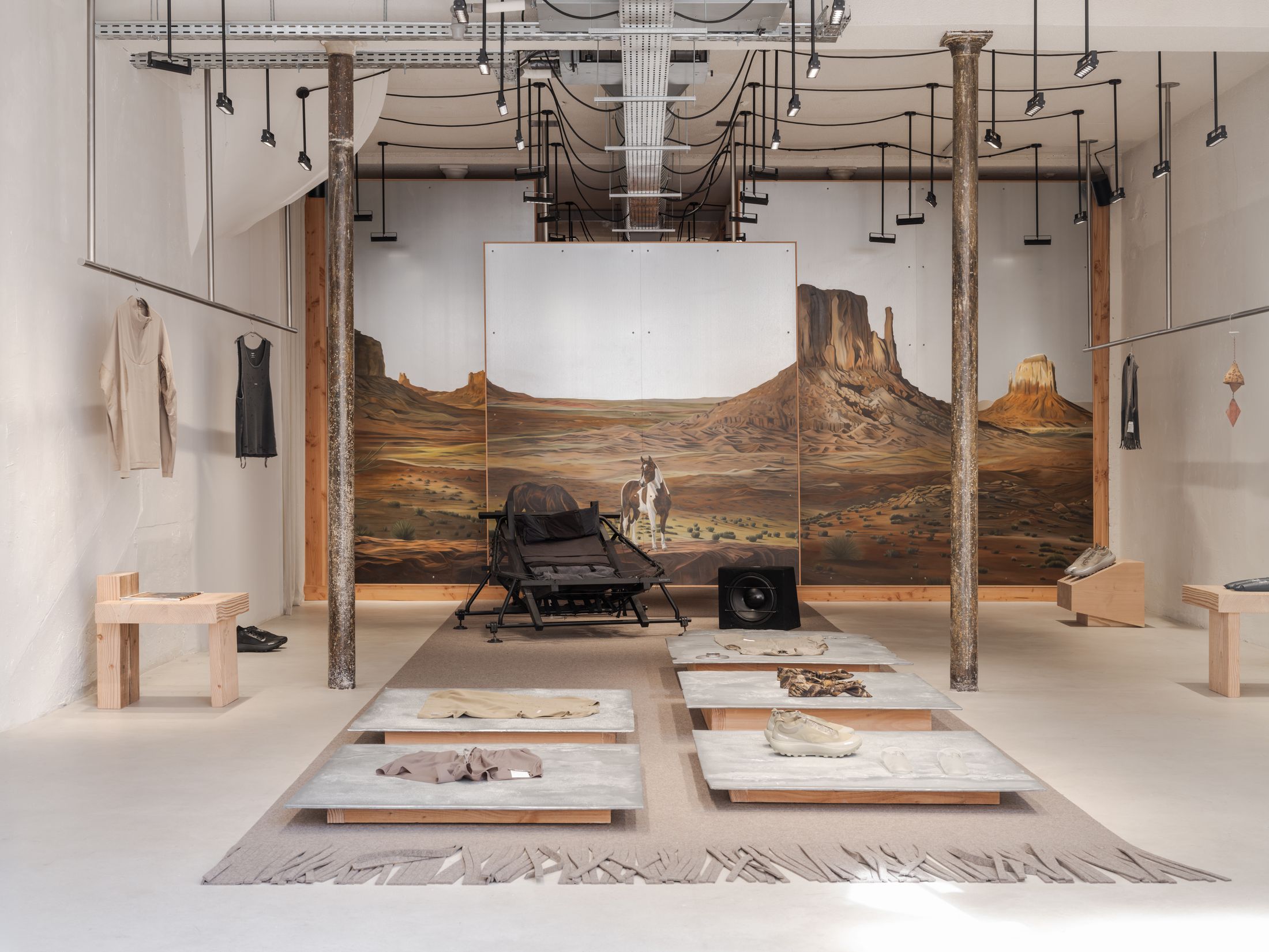 Yellowtrace Cigue Satisfy Running Brand Paris Flagship Photo Maris Mezulis 08 Opt80