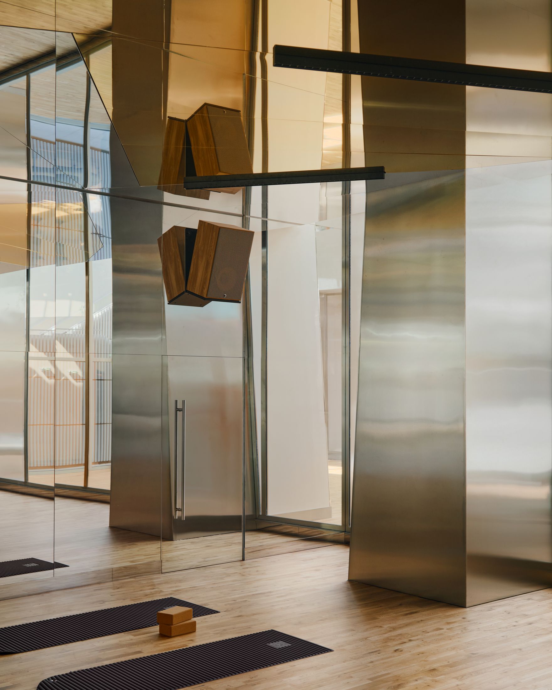 Yellowtrace Rodolphe Parente Marion Mailaender Ken Club Paris Wellness Club Photos Ludovic Balay 11 Opt80