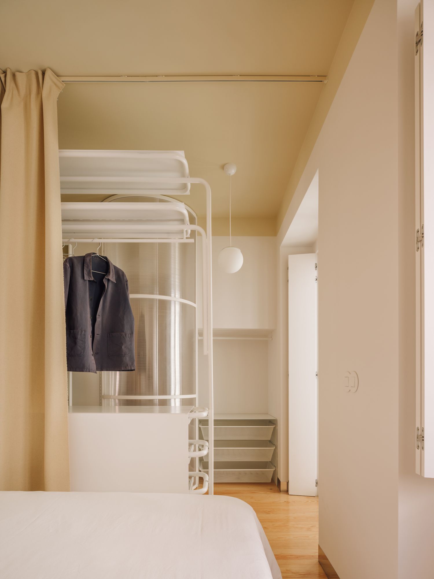 Yellowtrace Bureau Lilac Apartment Lisbon Photo Francisco Nogueira 12 Opt80