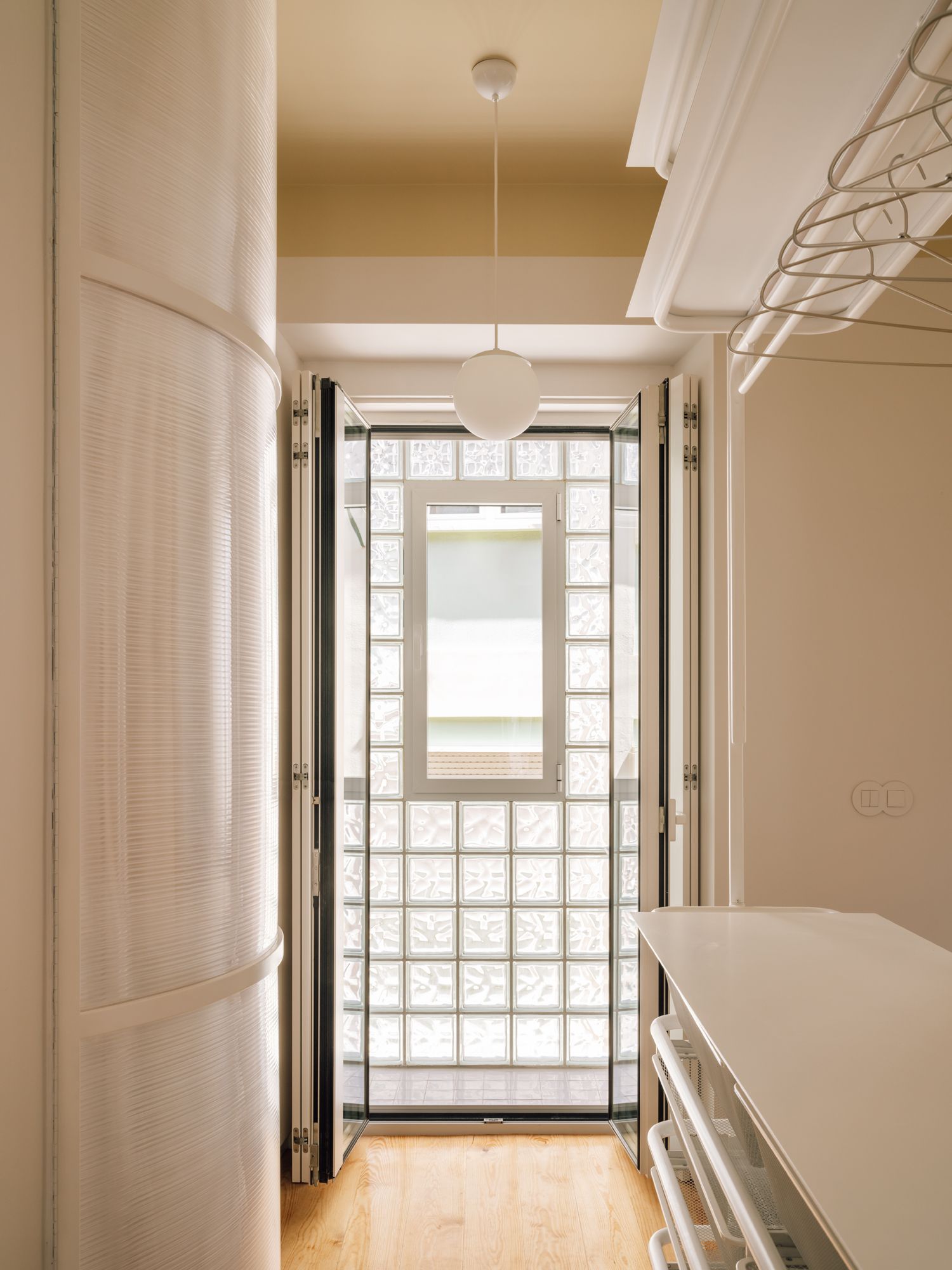 Yellowtrace Bureau Lilac Apartment Lisbon Photo Francisco Nogueira 15 Opt80