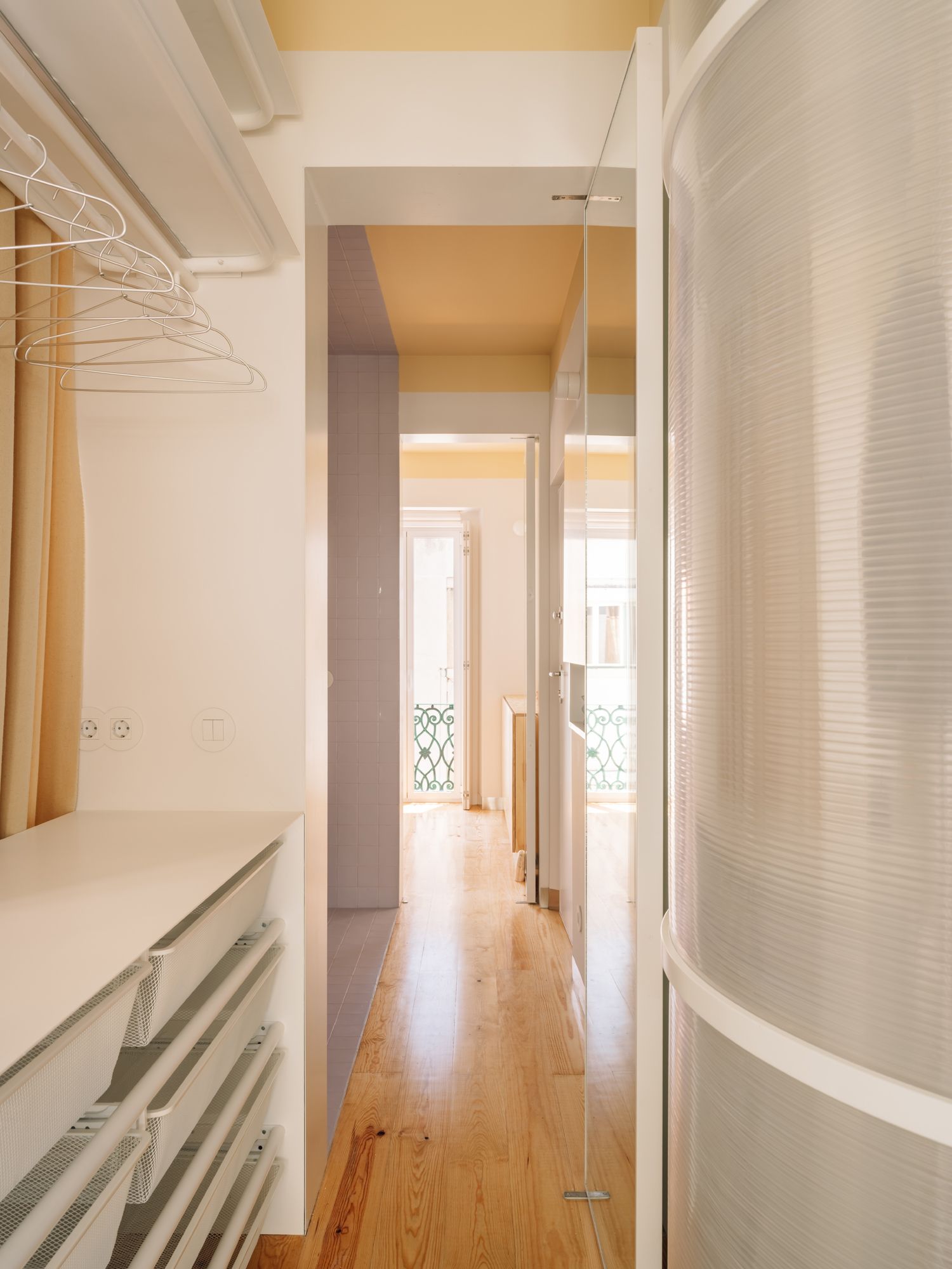 Yellowtrace Bureau Lilac Apartment Lisbon Photo Francisco Nogueira 16 Opt80