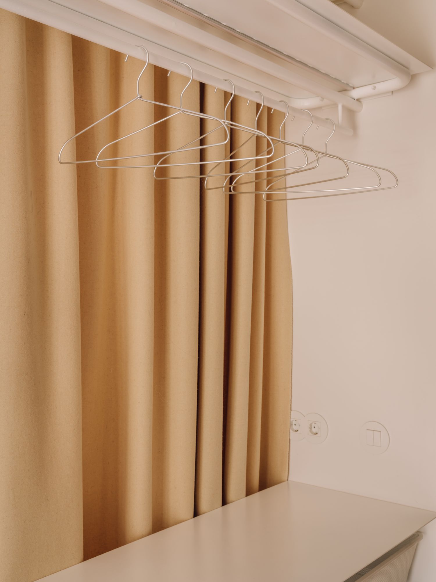 Yellowtrace Bureau Lilac Apartment Lisbon Photo Francisco Nogueira 17 Opt80