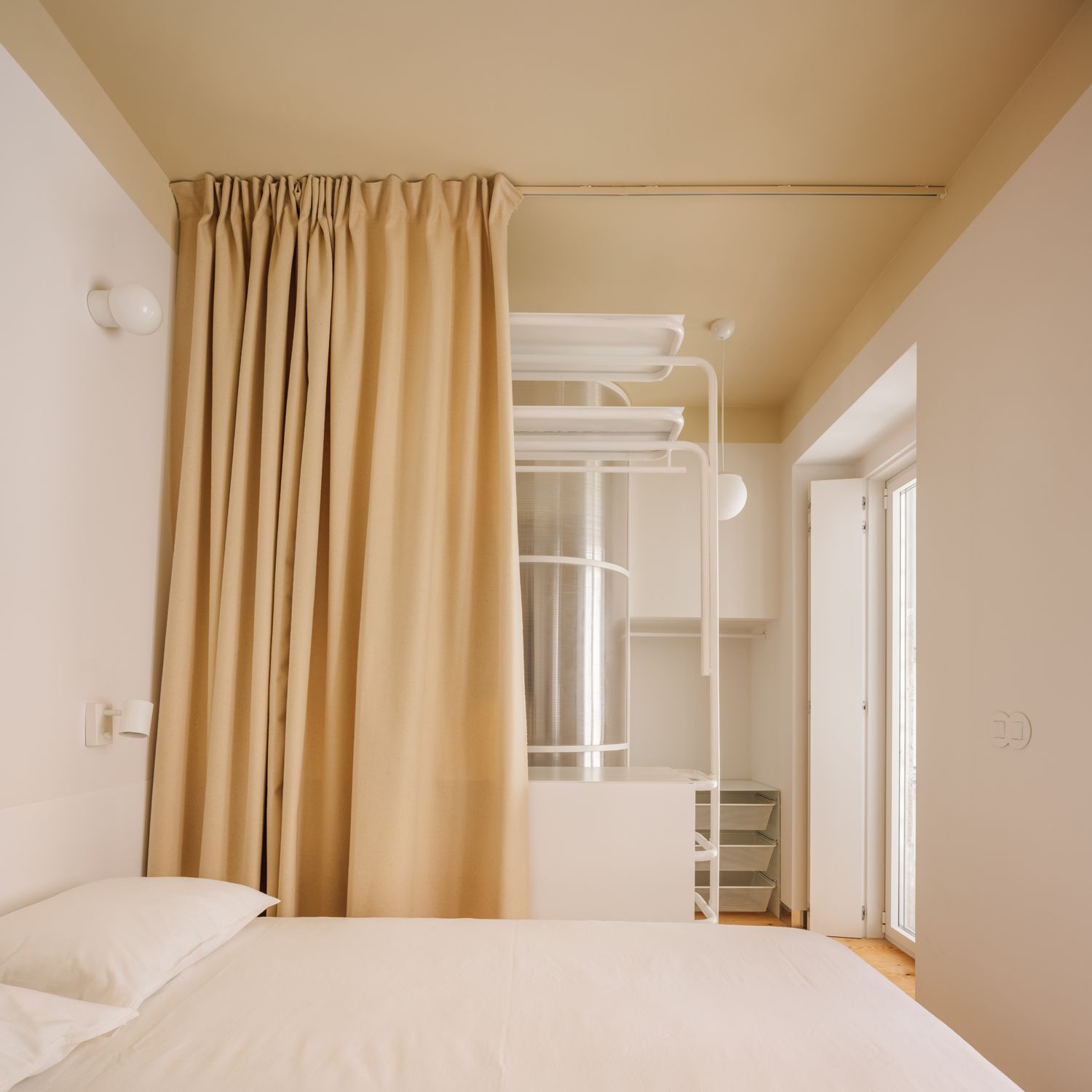 Yellowtrace Bureau Lilac Apartment Lisbon Photo Francisco Nogueira 21 Opt80