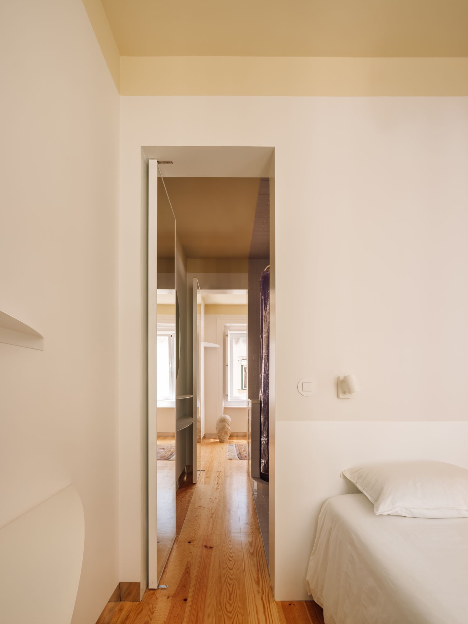 Yellowtrace Bureau Lilac Apartment Lisbon Photo Francisco Nogueira 22 Opt80