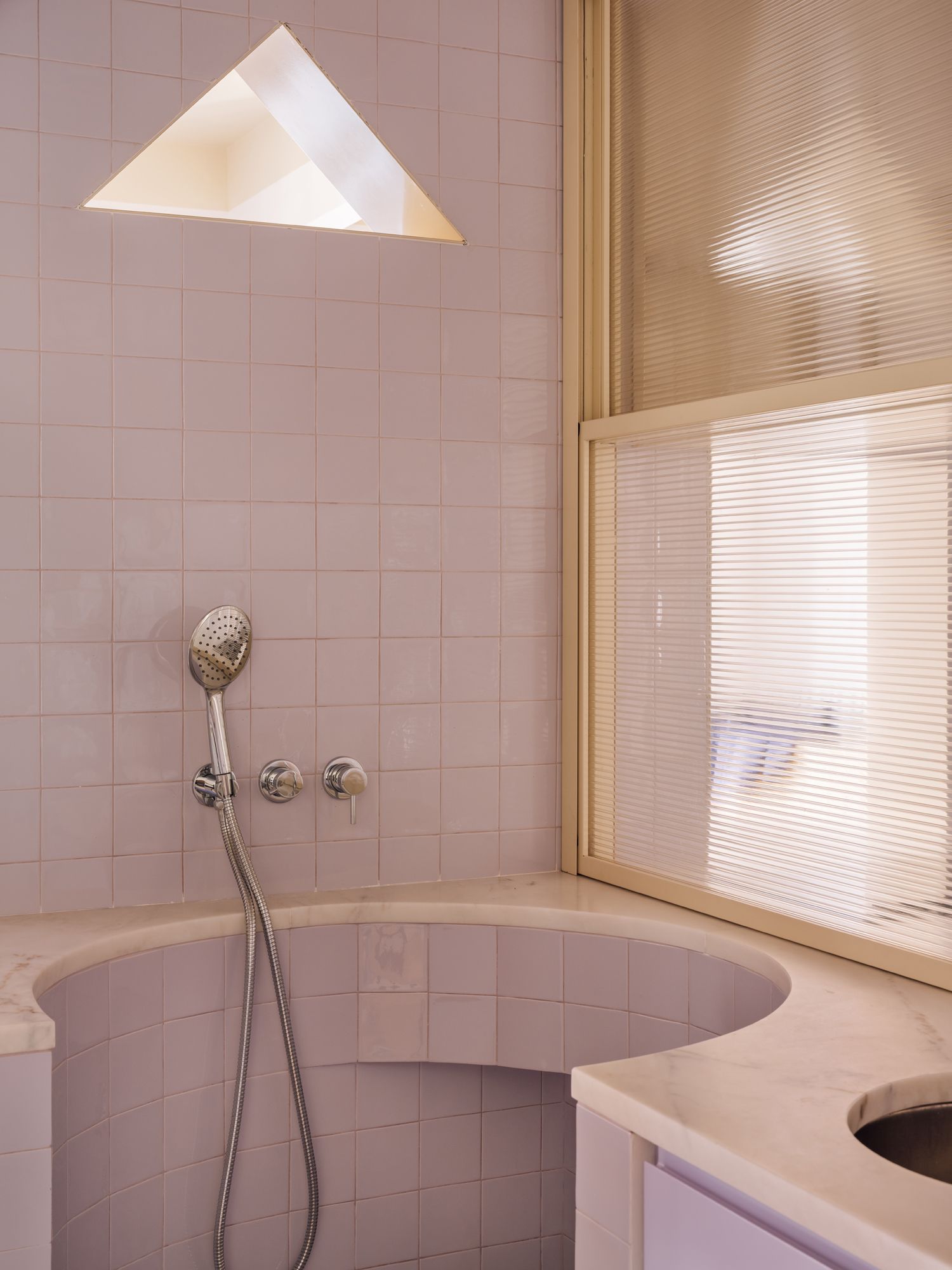 Yellowtrace Bureau Lilac Apartment Lisbon Photo Francisco Nogueira 24 Opt80