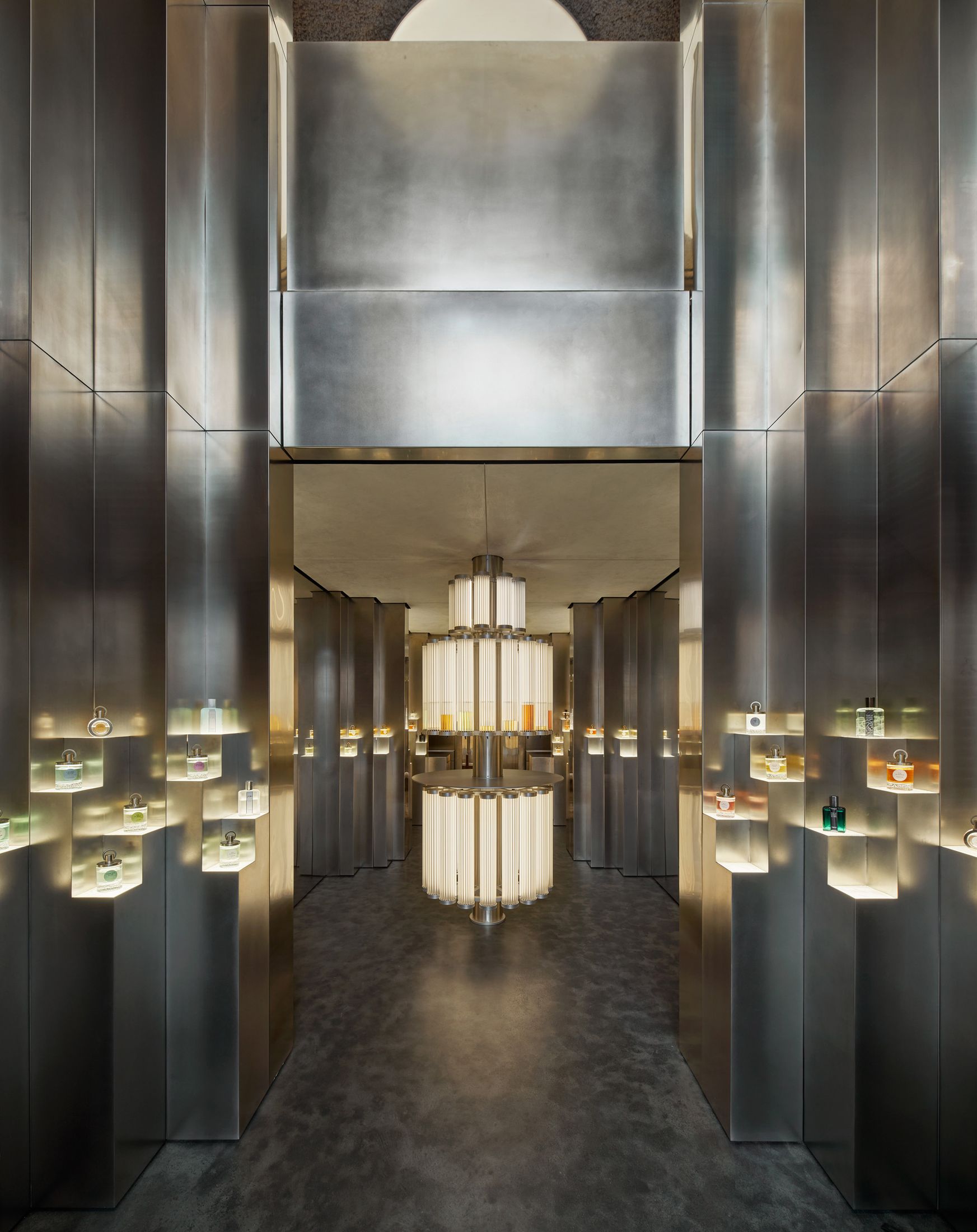Yellowtrace Casper Mueller Kneer Caron Rue Saint Honore Photo Paul Riddle 02 Opt80
